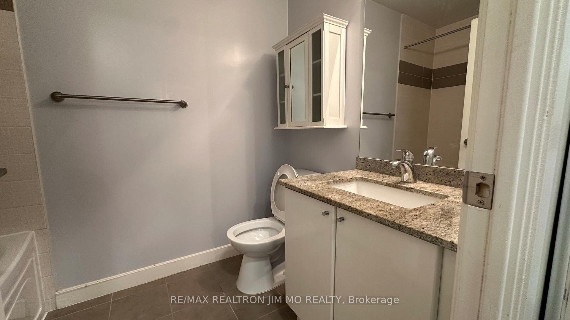18 Harbour Street Unit 1704 photo 11