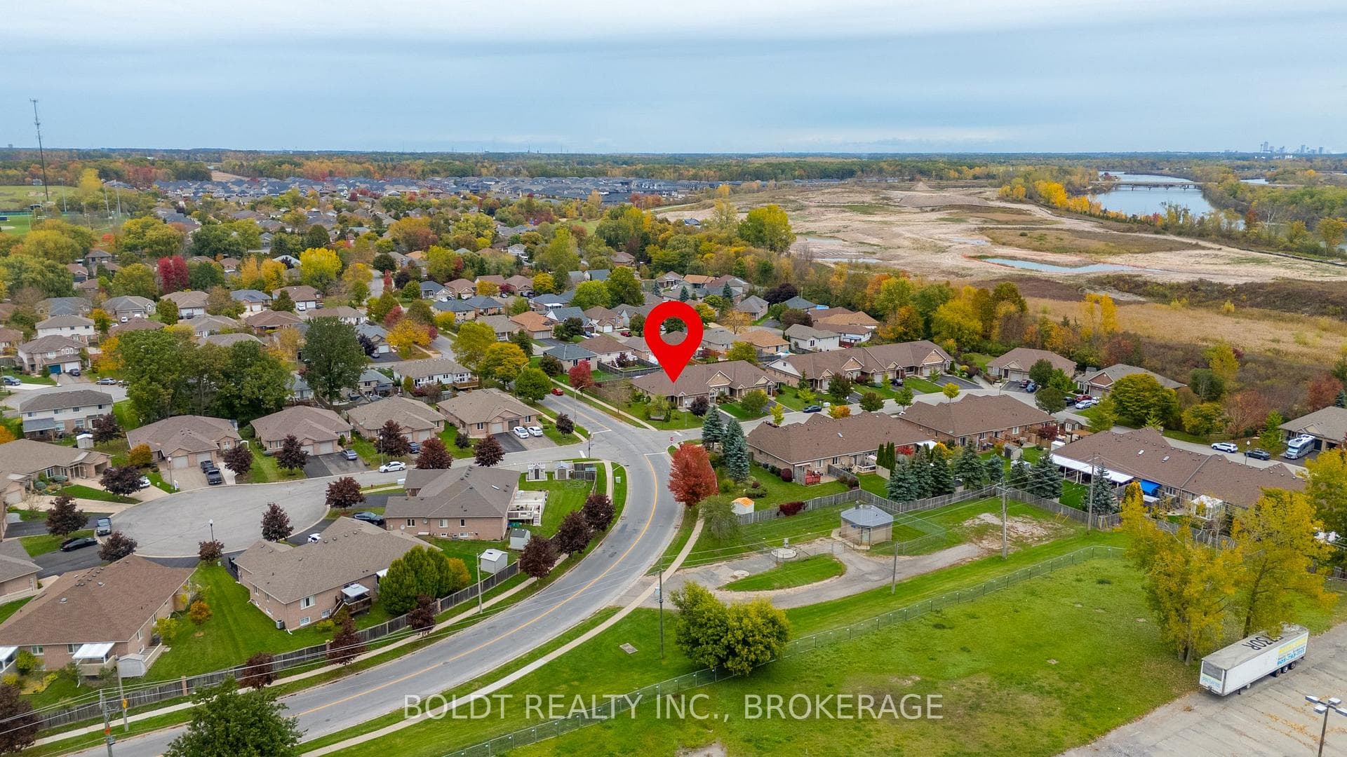 8 Willowlanding Court photo 32
