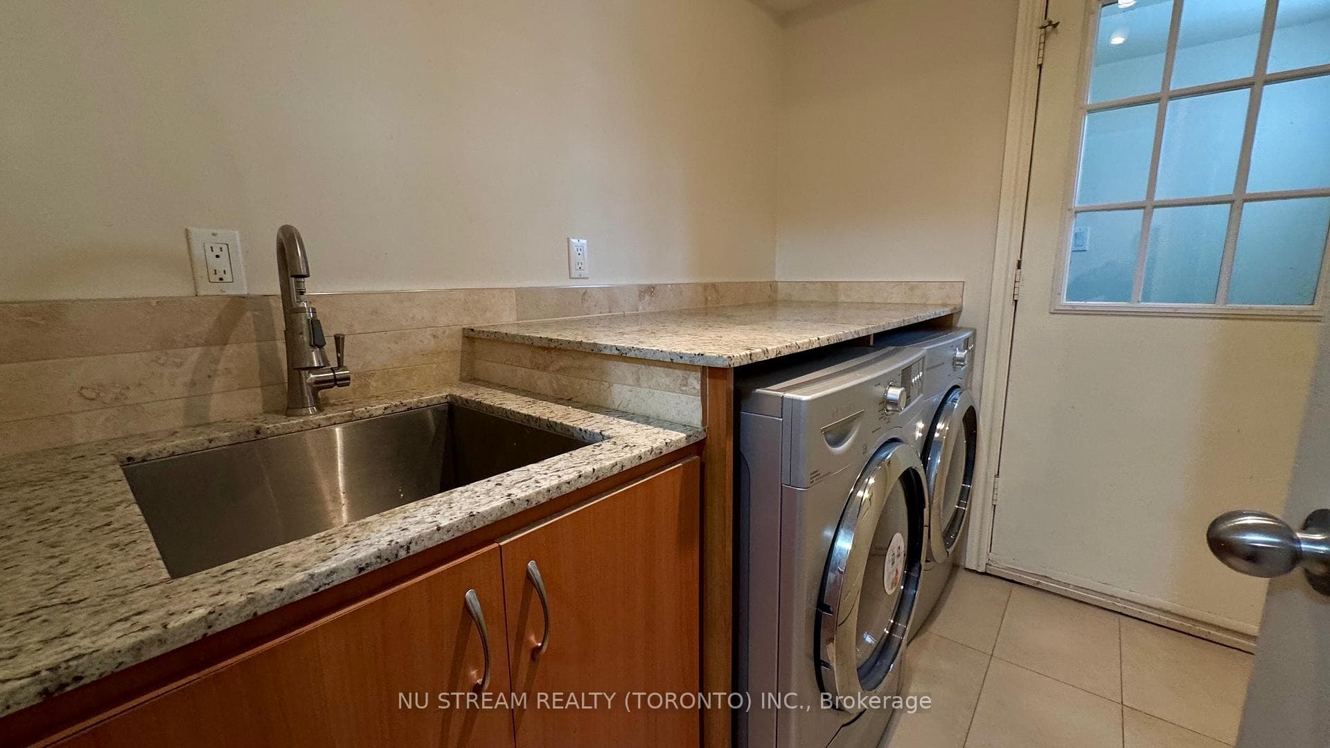 18 Ellingwood Court photo 11