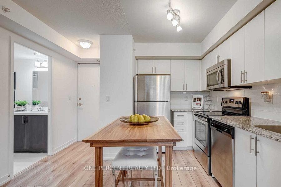 1420 Dupont Road Unit 406 photo 3