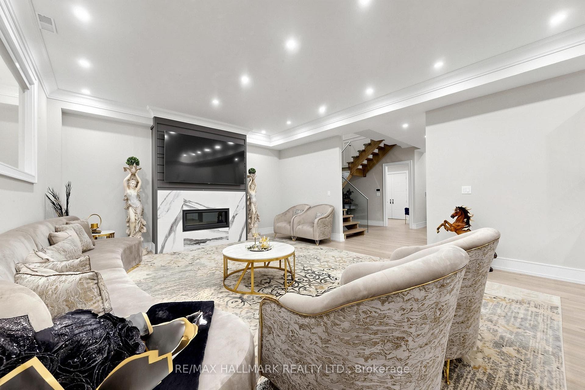901 Wingarden Crescent photo 42