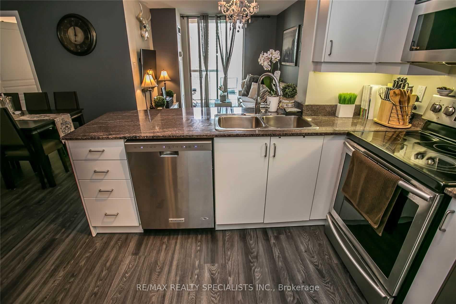 323 Richmond Street Unit 607 photo 12