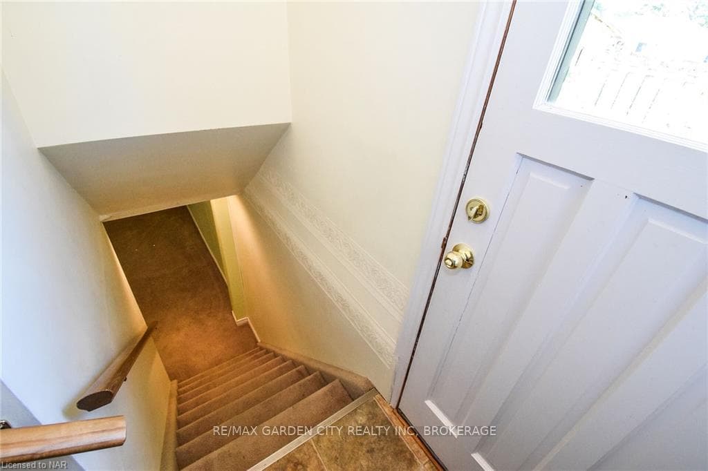 60 WINDERMERE Road photo 26