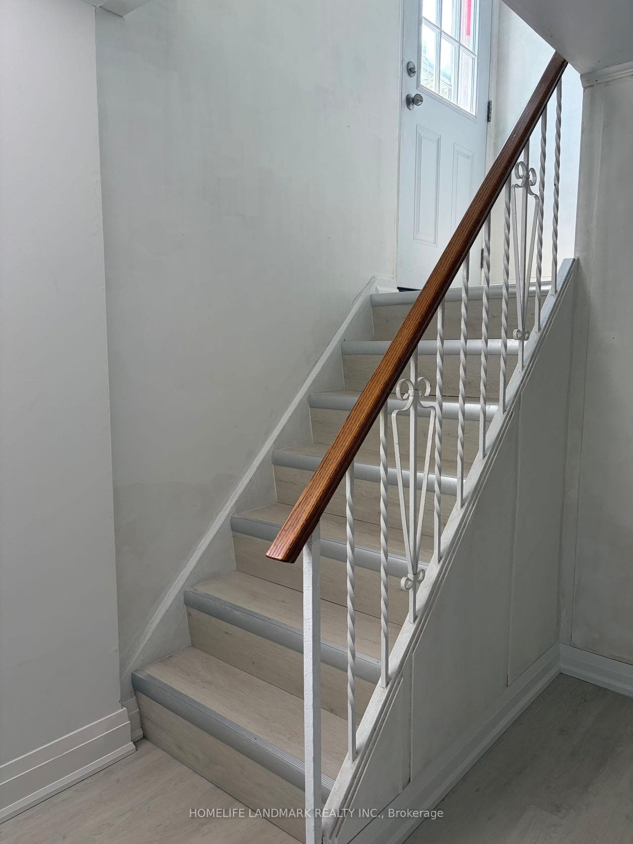 20 Burbank Drive photo 3