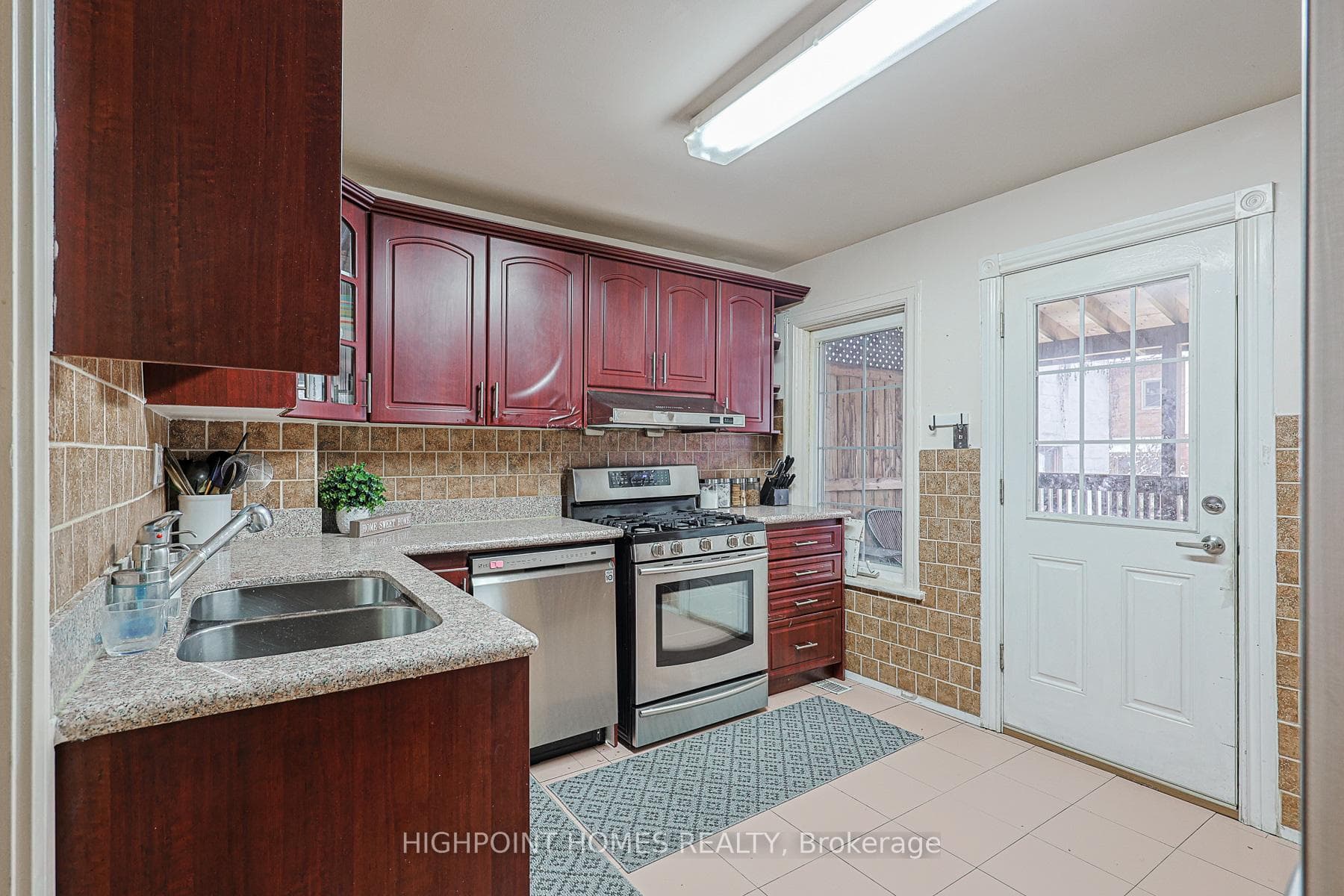 387 Sammon Avenue photo 14