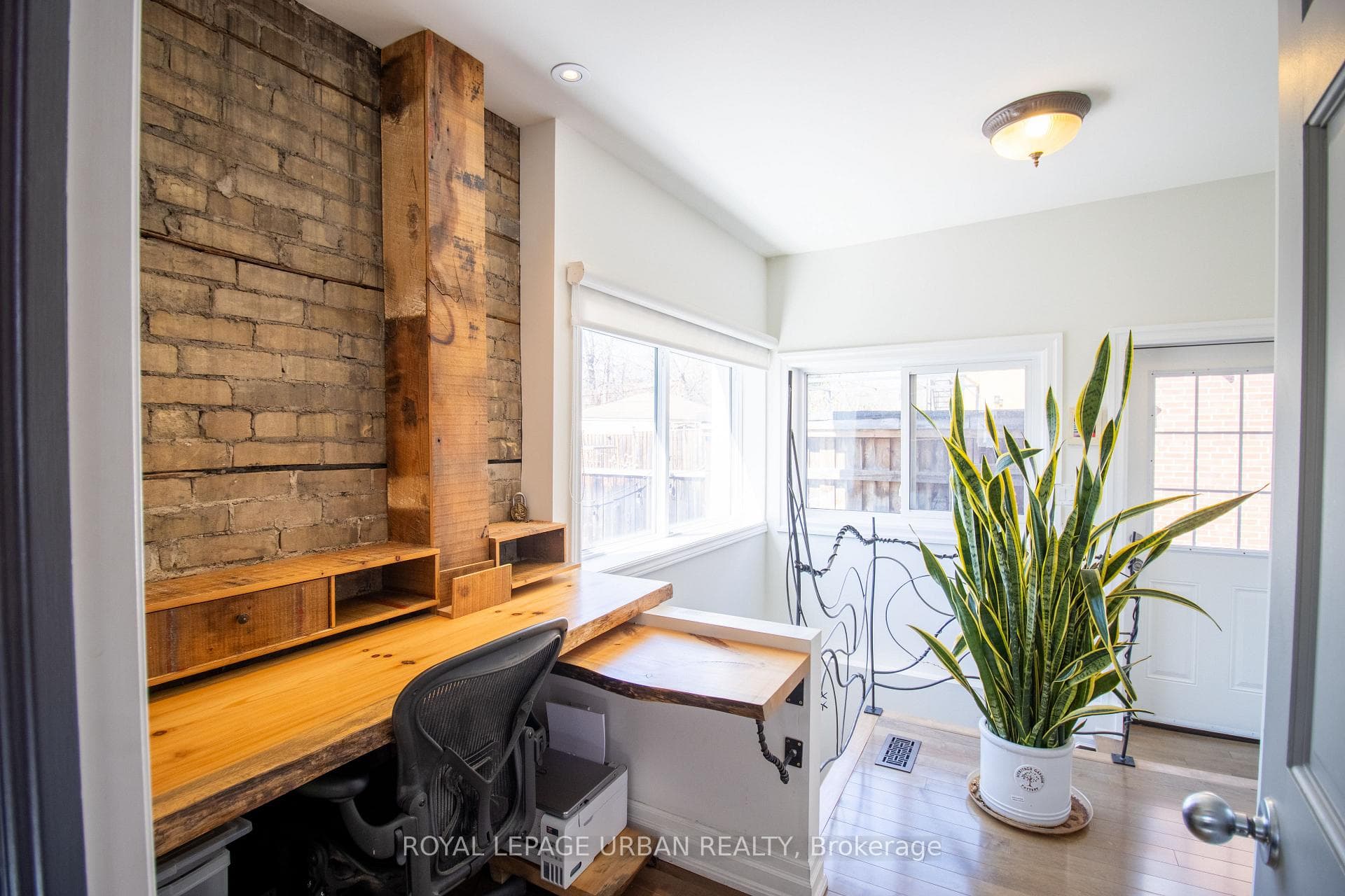 438 Woodfield Road photo 15