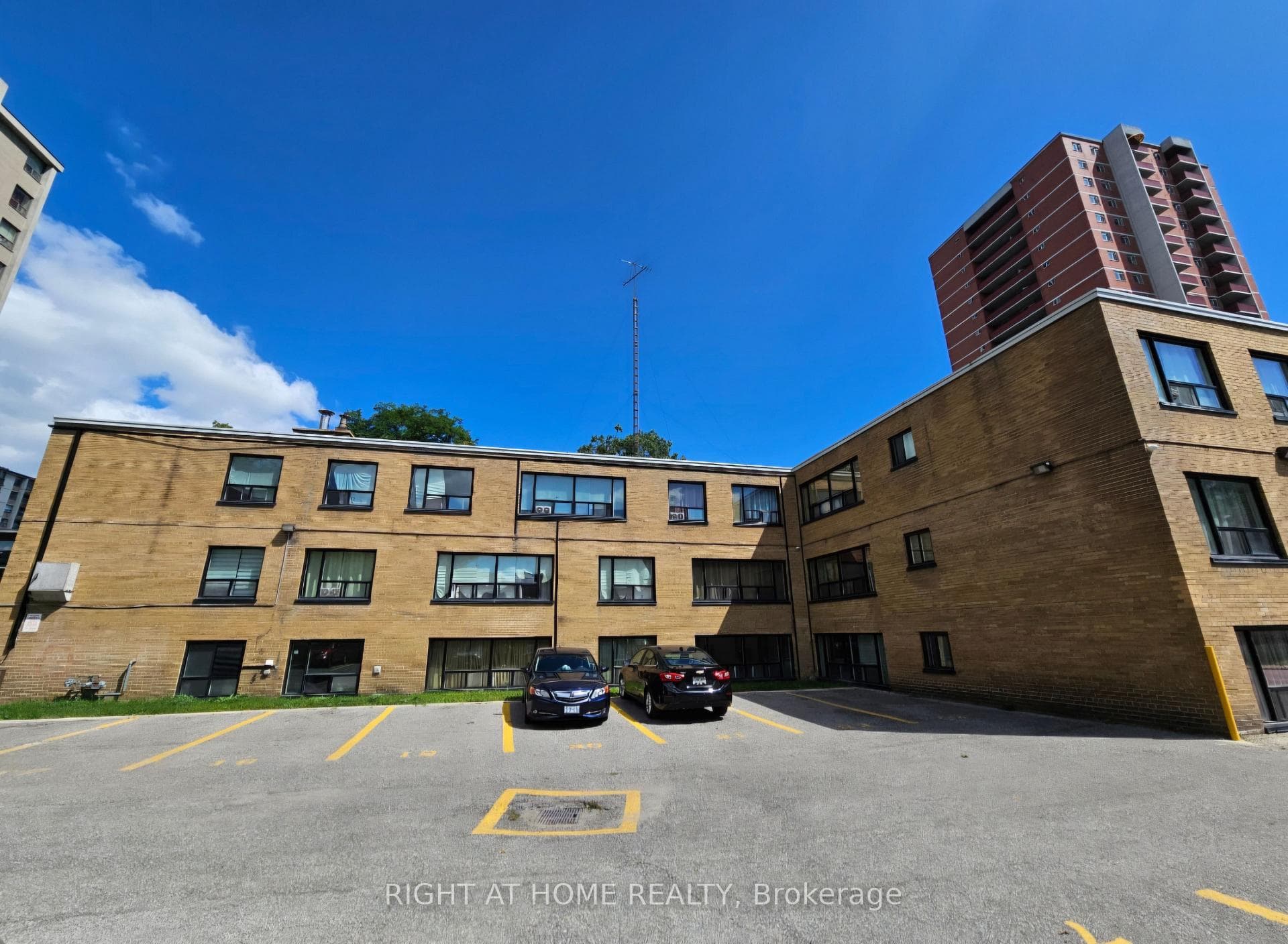 20 Cosburn Avenue Unit 101 photo 3