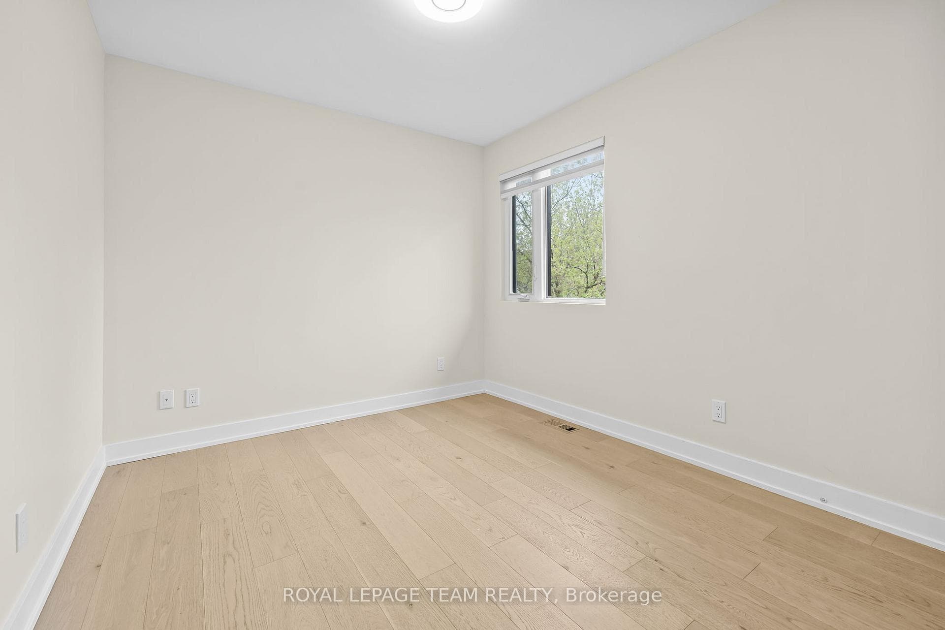 498 Wentworth Avenue photo 26