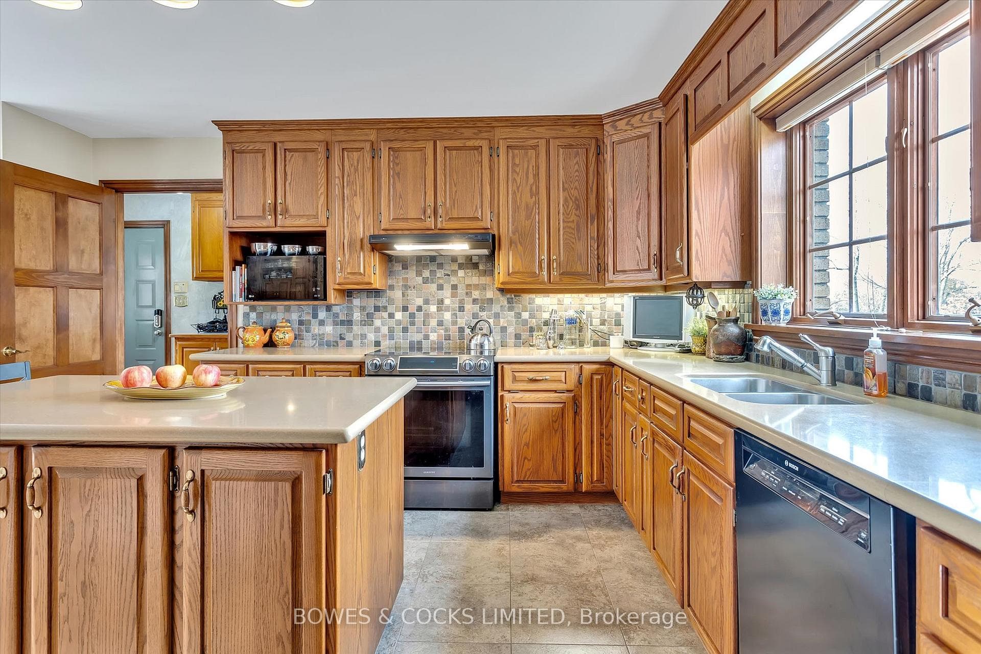 687 Steinkrauss Drive photo 15