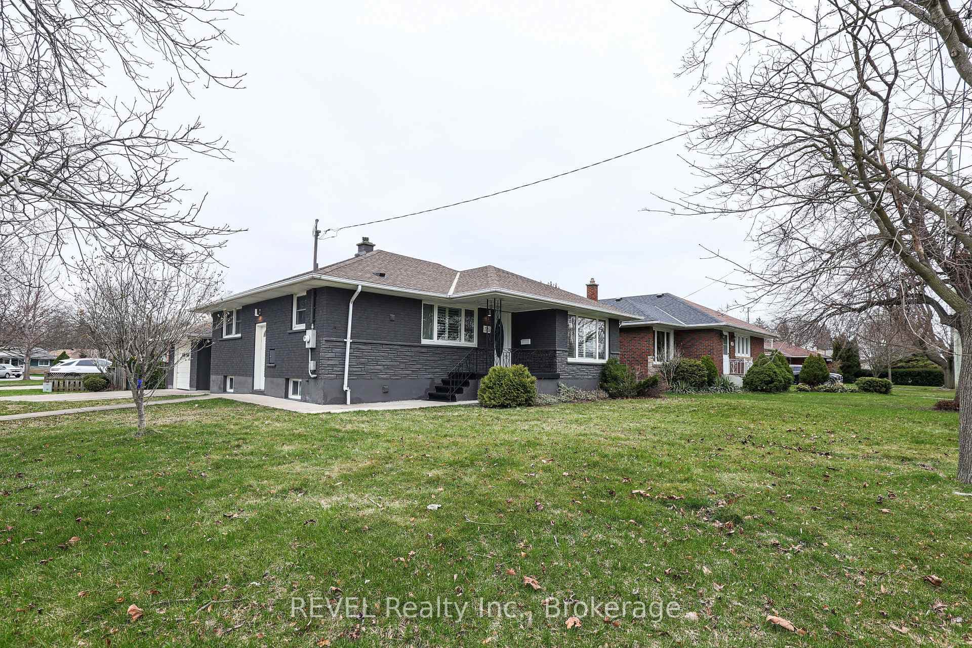 325 Grantham Avenue photo 2