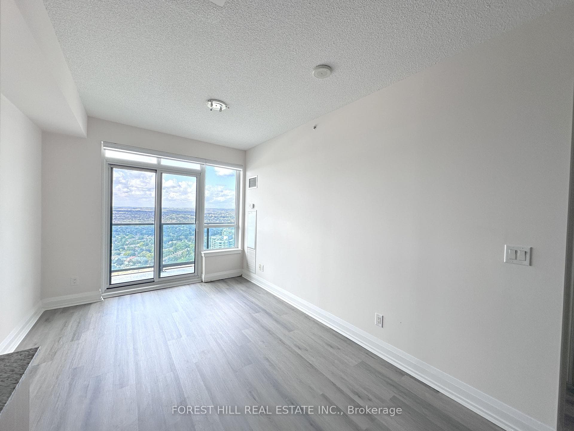 7161 Yonge Street Unit 2722 photo 5