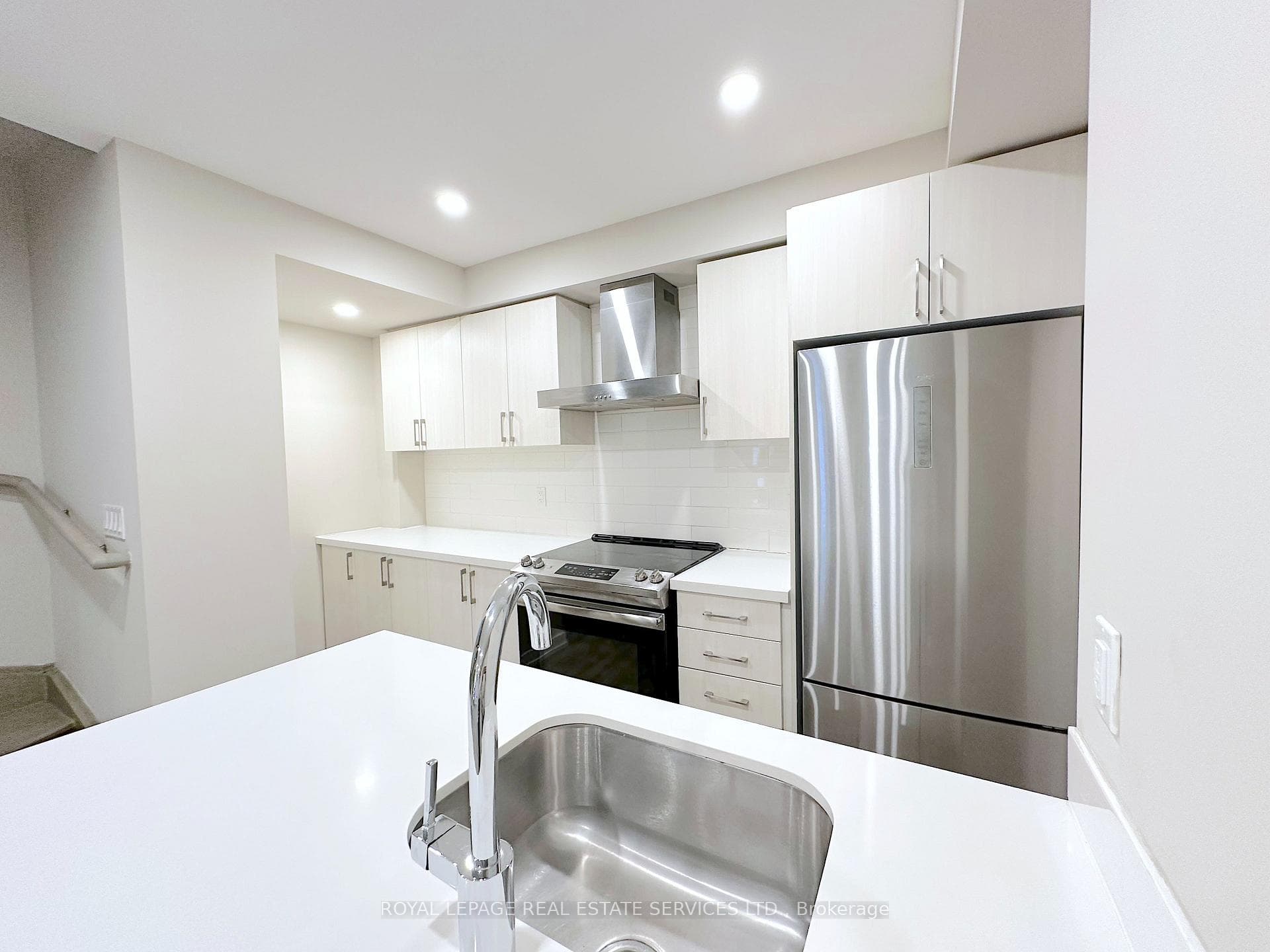 318 Bleecker Street photo 3