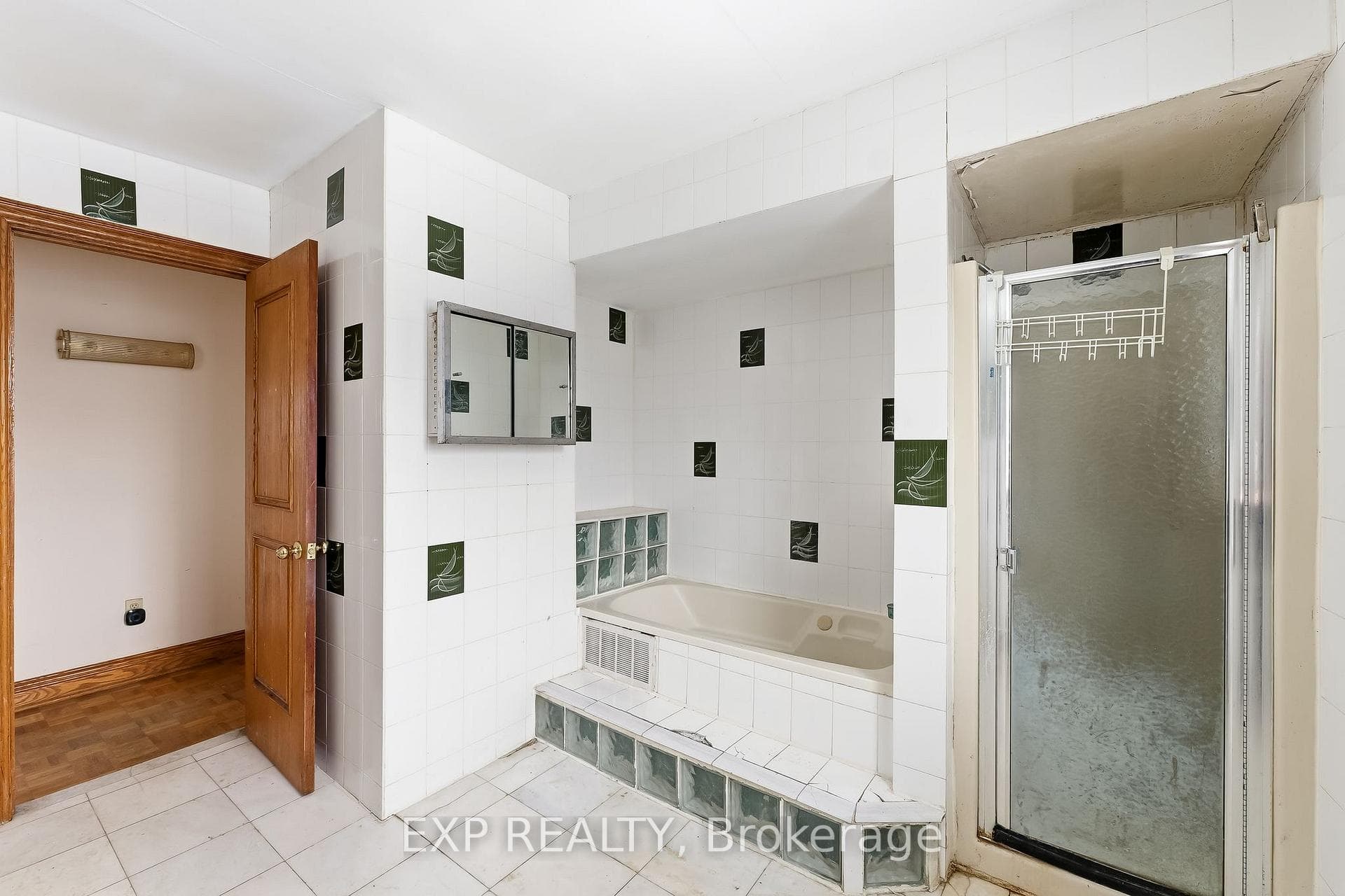 1622 Burns Street photo 30