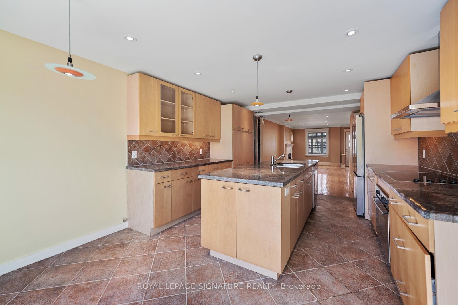 99 Kent Road photo 19