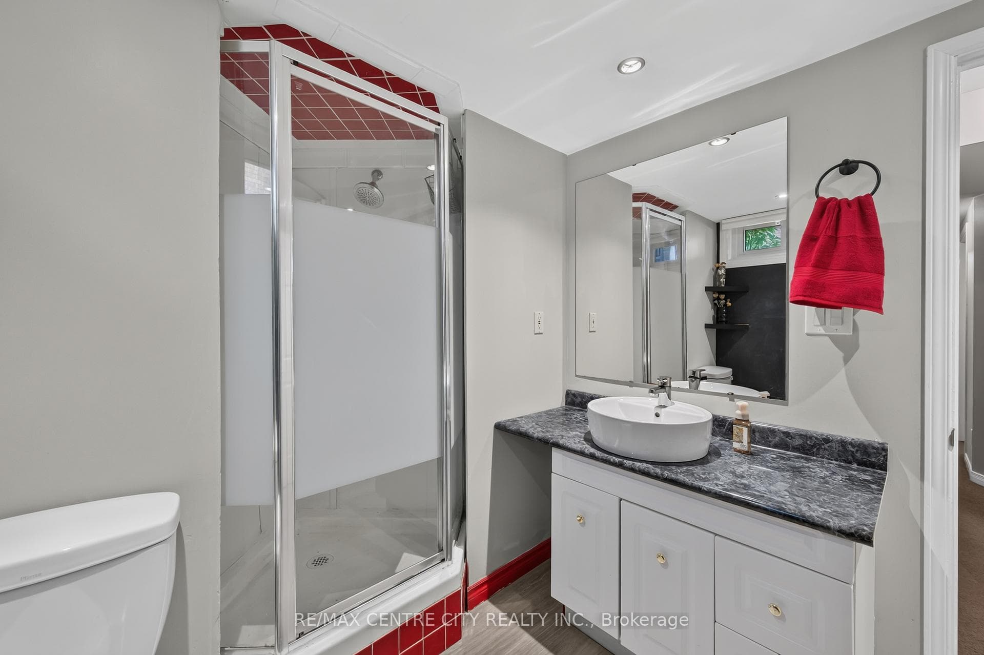 15 Cavanaugh Crescent photo 42