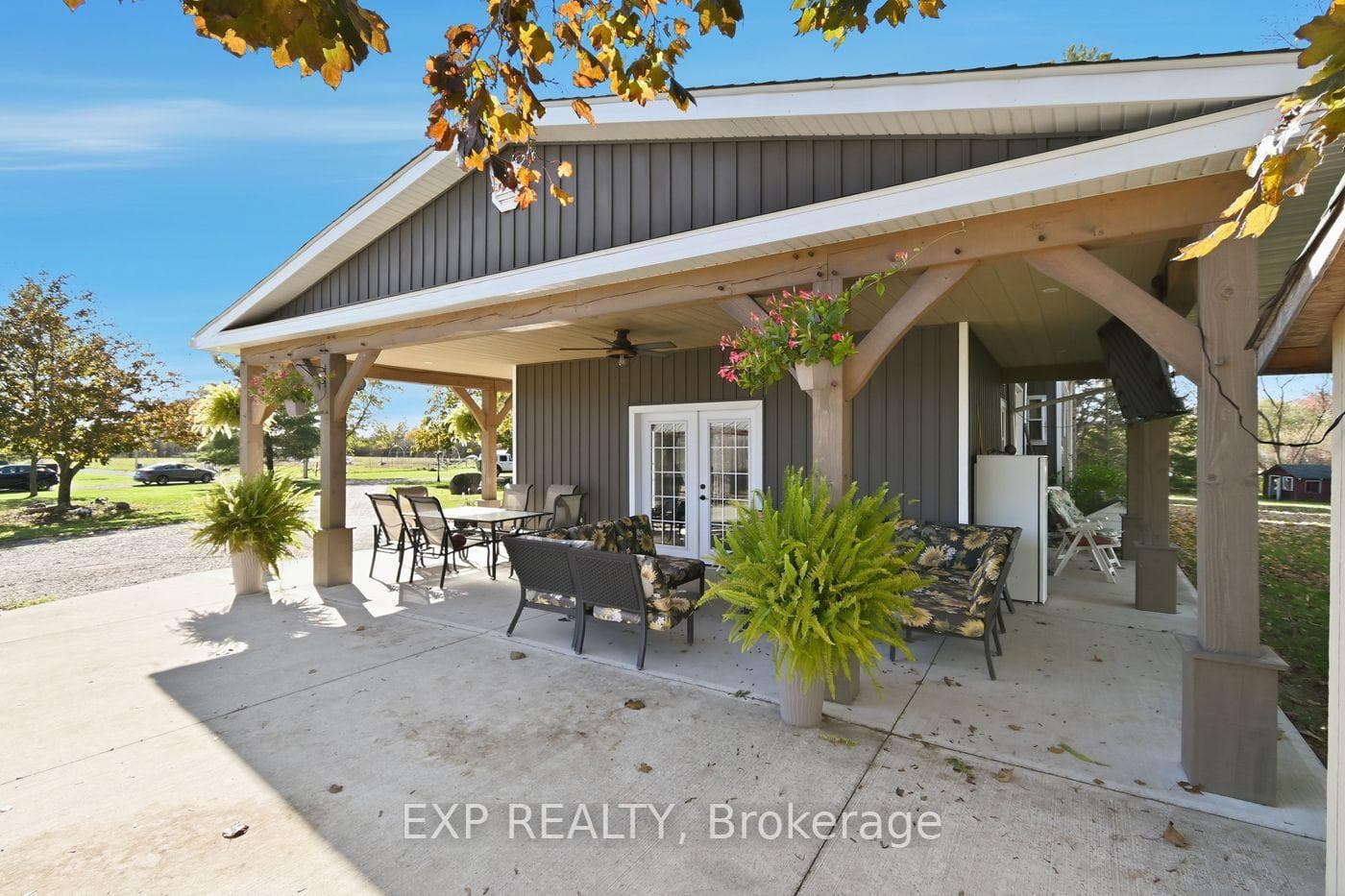 9043 Ridge Road photo 34
