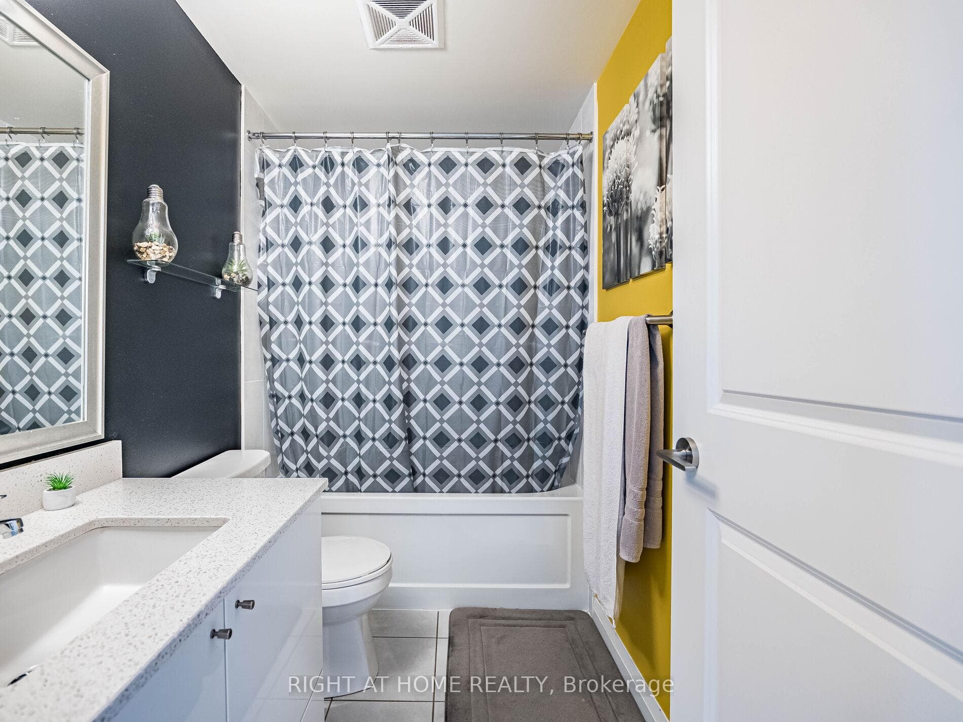 55 Eglinton Avenue Unit 1301 photo 26