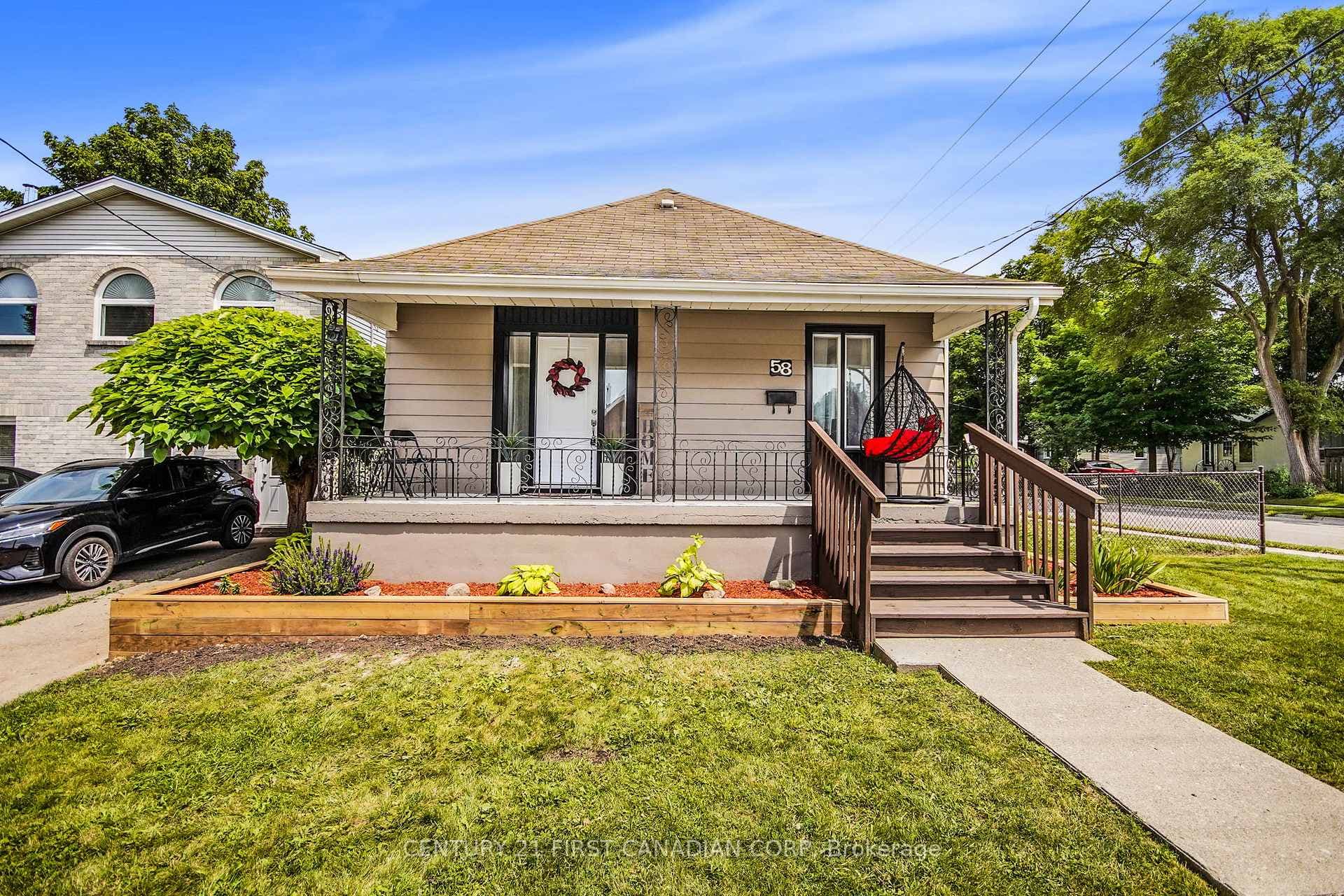58 Mackay Avenue photo 1