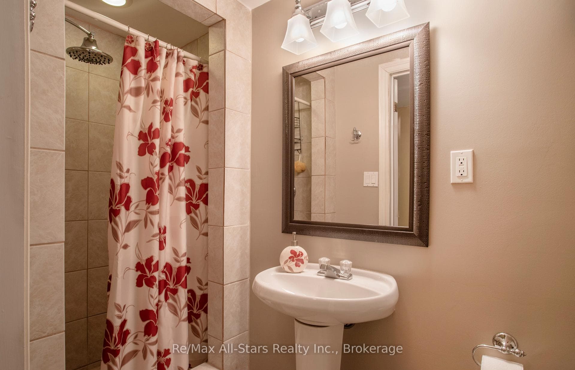 39 Applewood Crescent photo 26