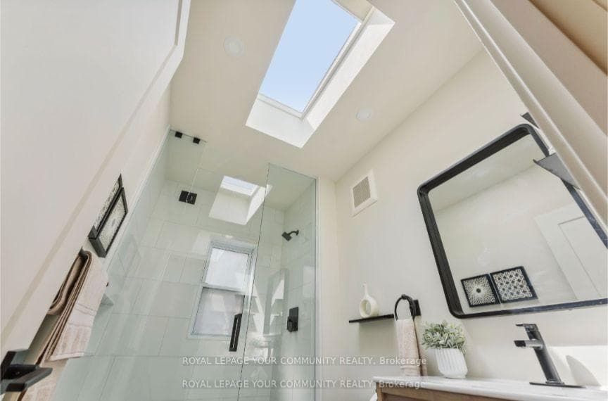 12 Lamb Avenue photo 24