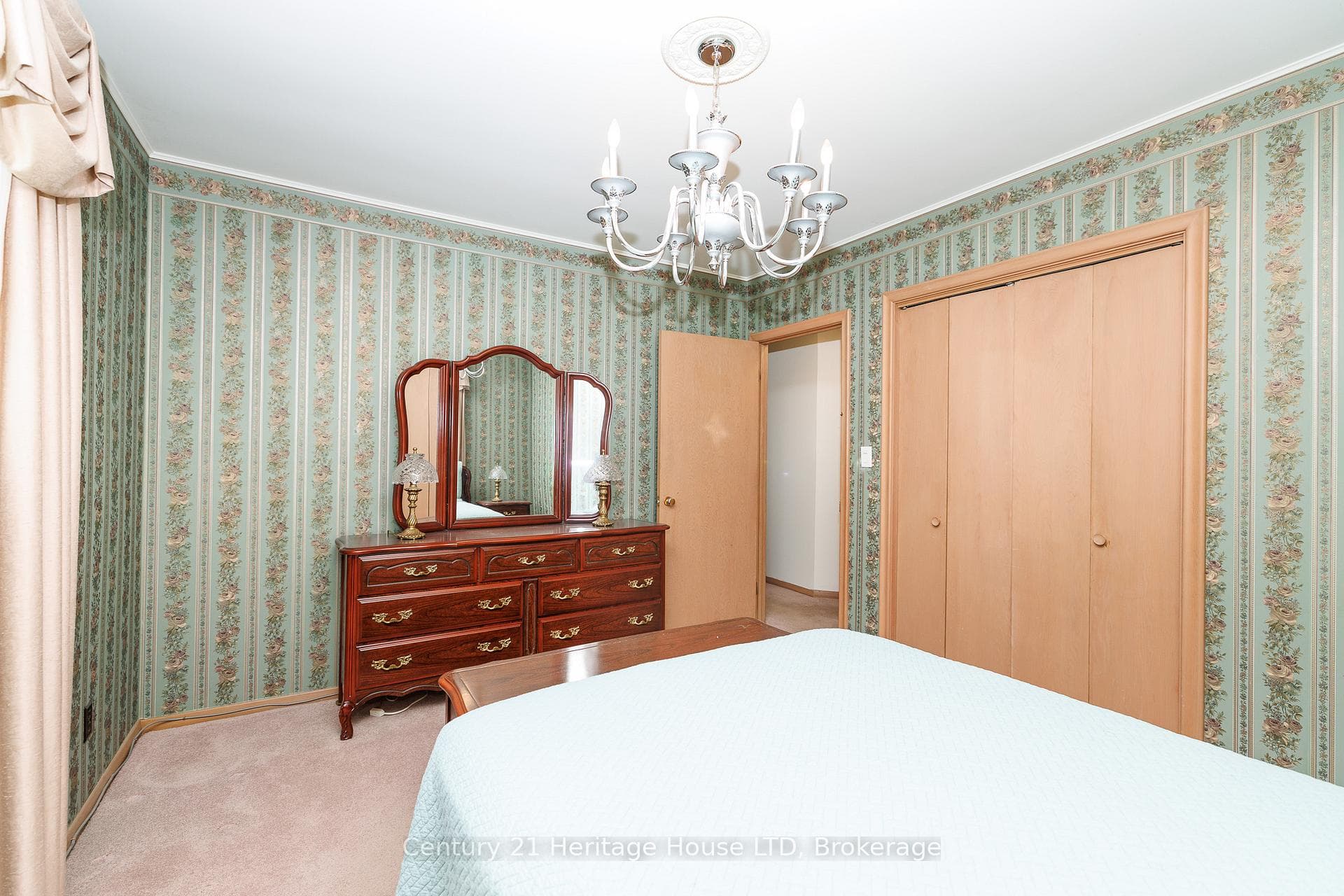 Master Bedroom - double closet