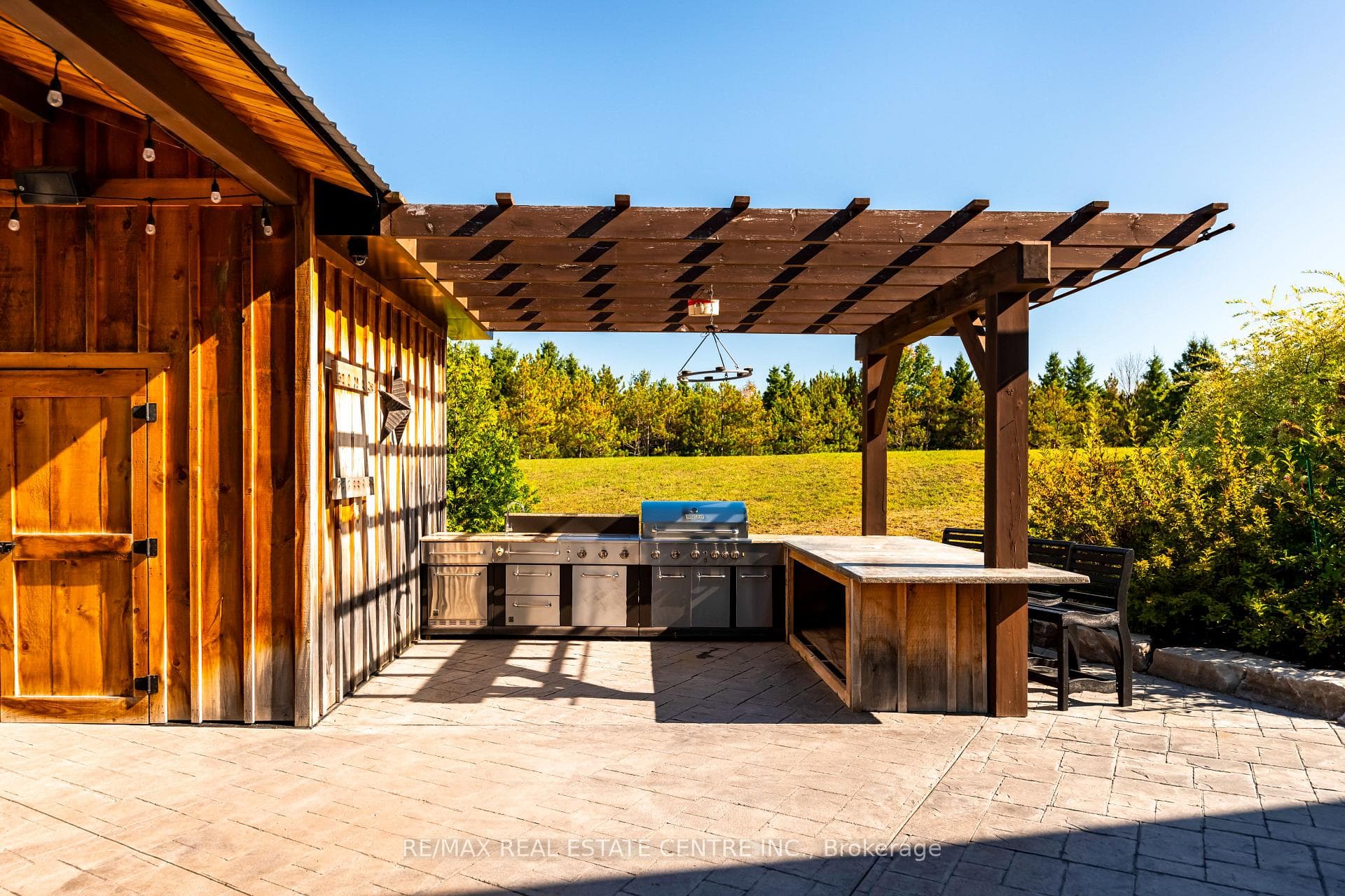 Outdoor Kitchen