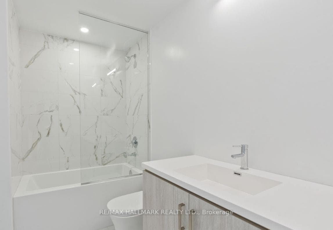 60 Honeycrisp Crescent Unit 820 photo 14