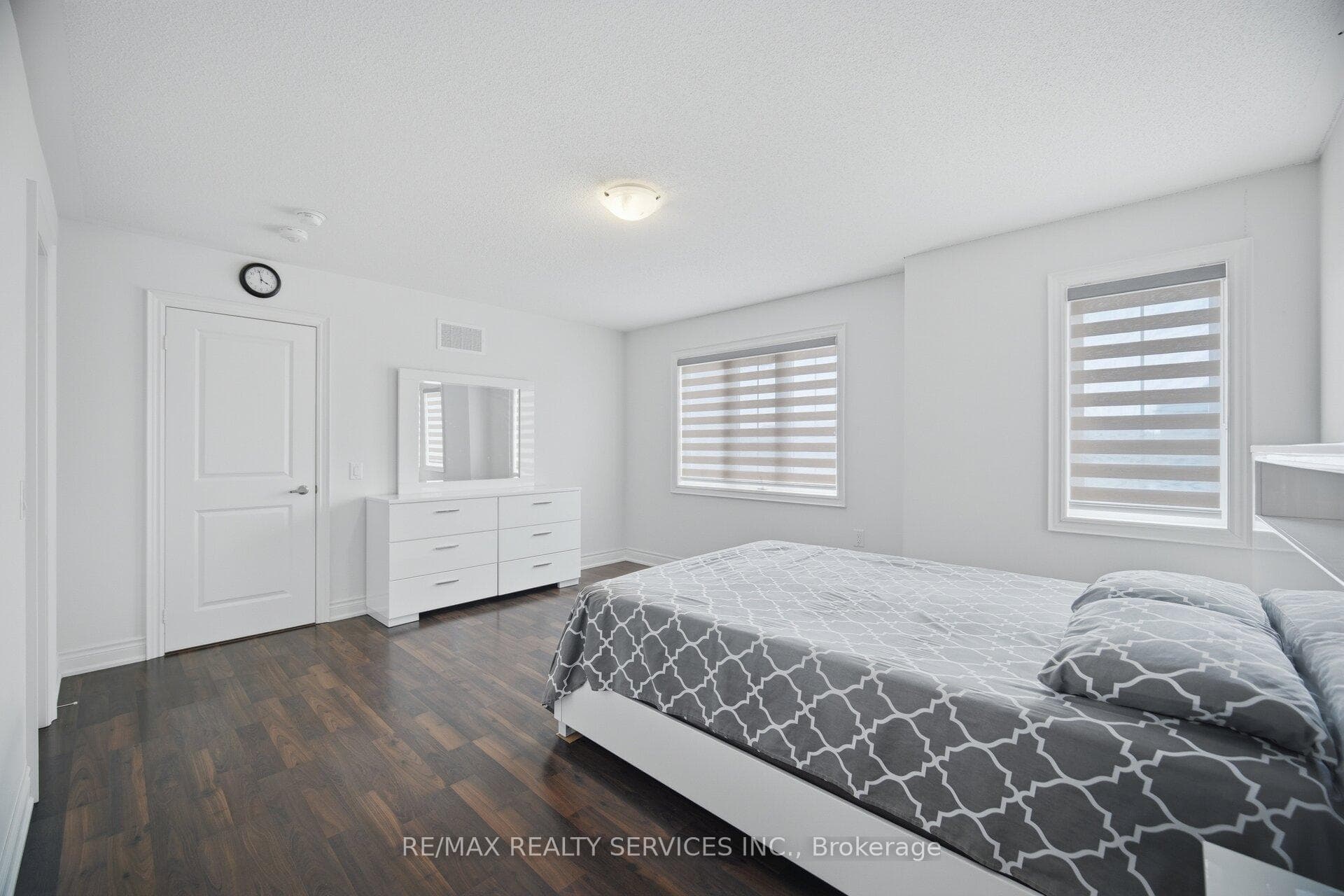 585 Dougall Avenue photo 33