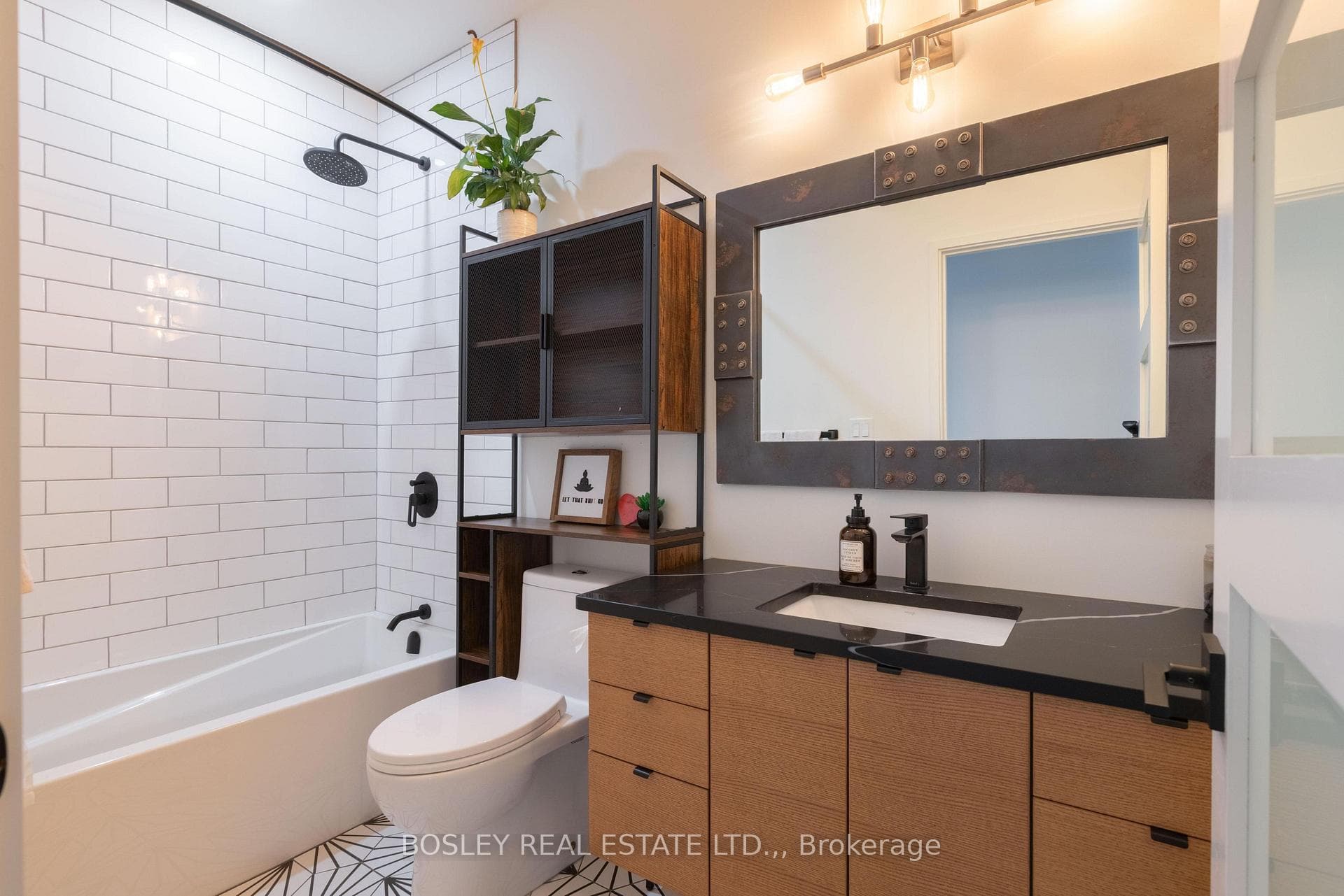 Main floor 4 pc bathroom