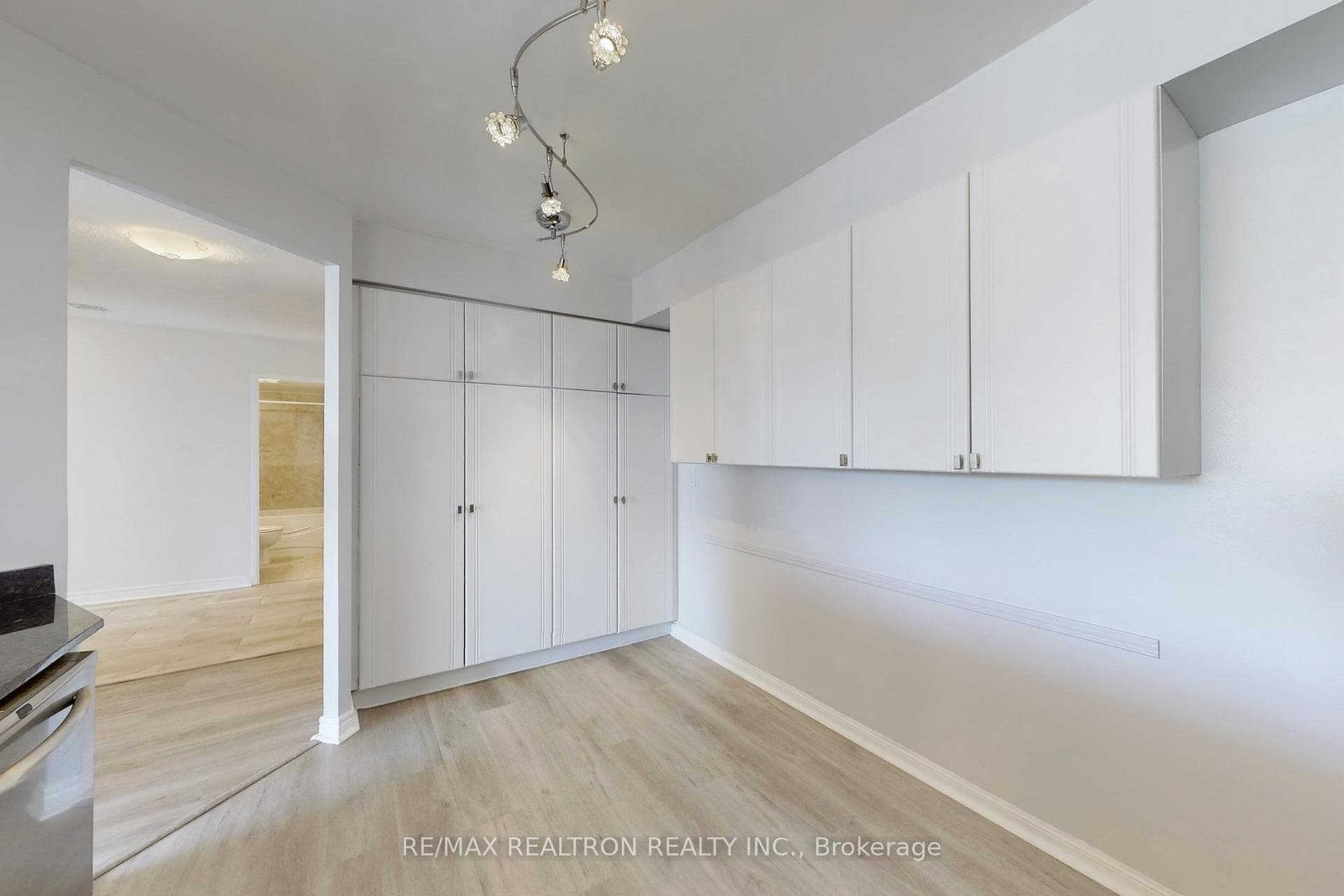 1131 Steeles Avenue Unit 407 photo 12