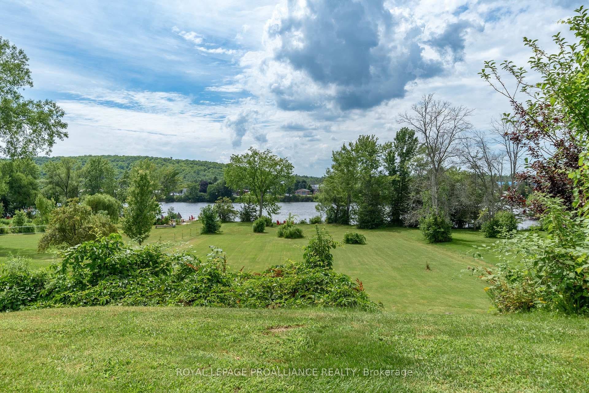 45 Riverside Parkway photo 34