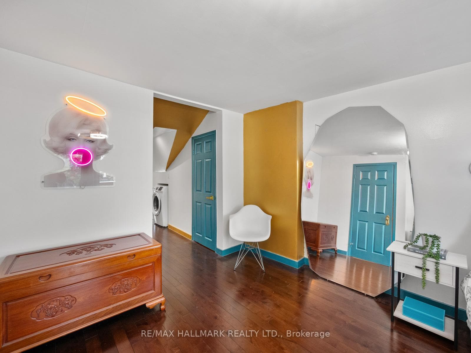 137 Gerrard Street photo 36