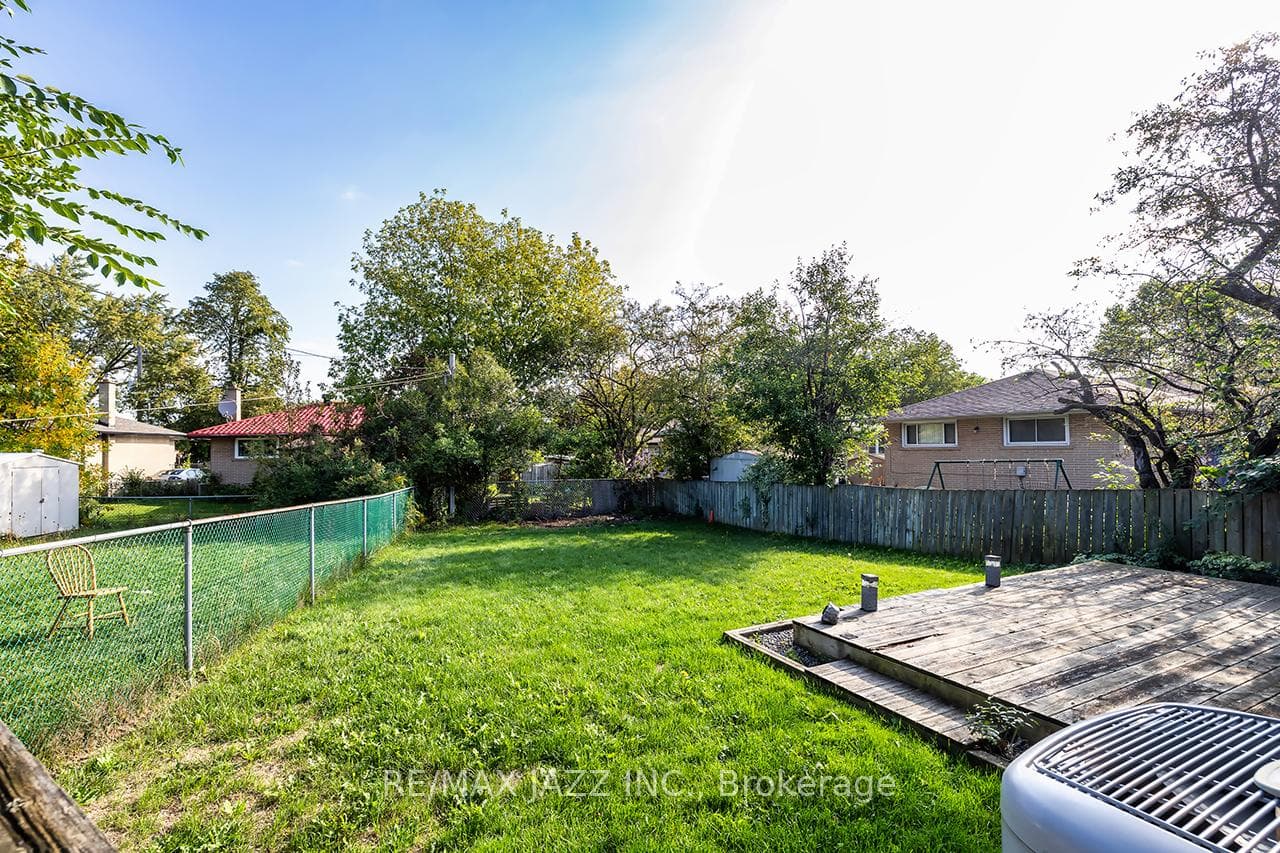 64 Bailey Crescent photo 20