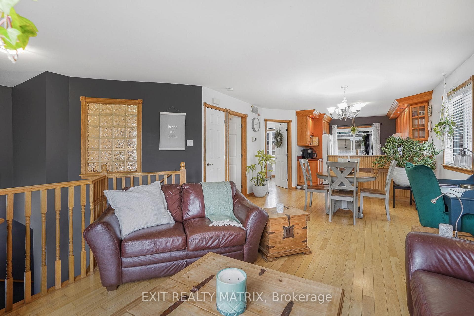 90 Richard Street photo 6