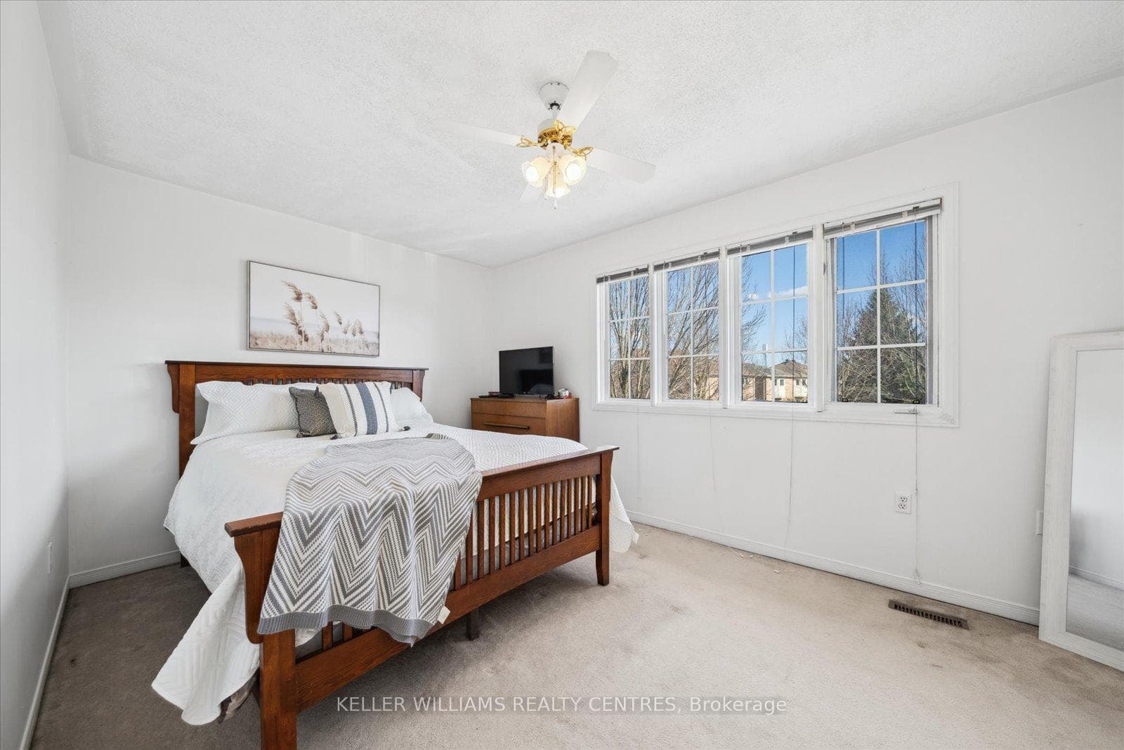 770 Walpole Crescent photo 21