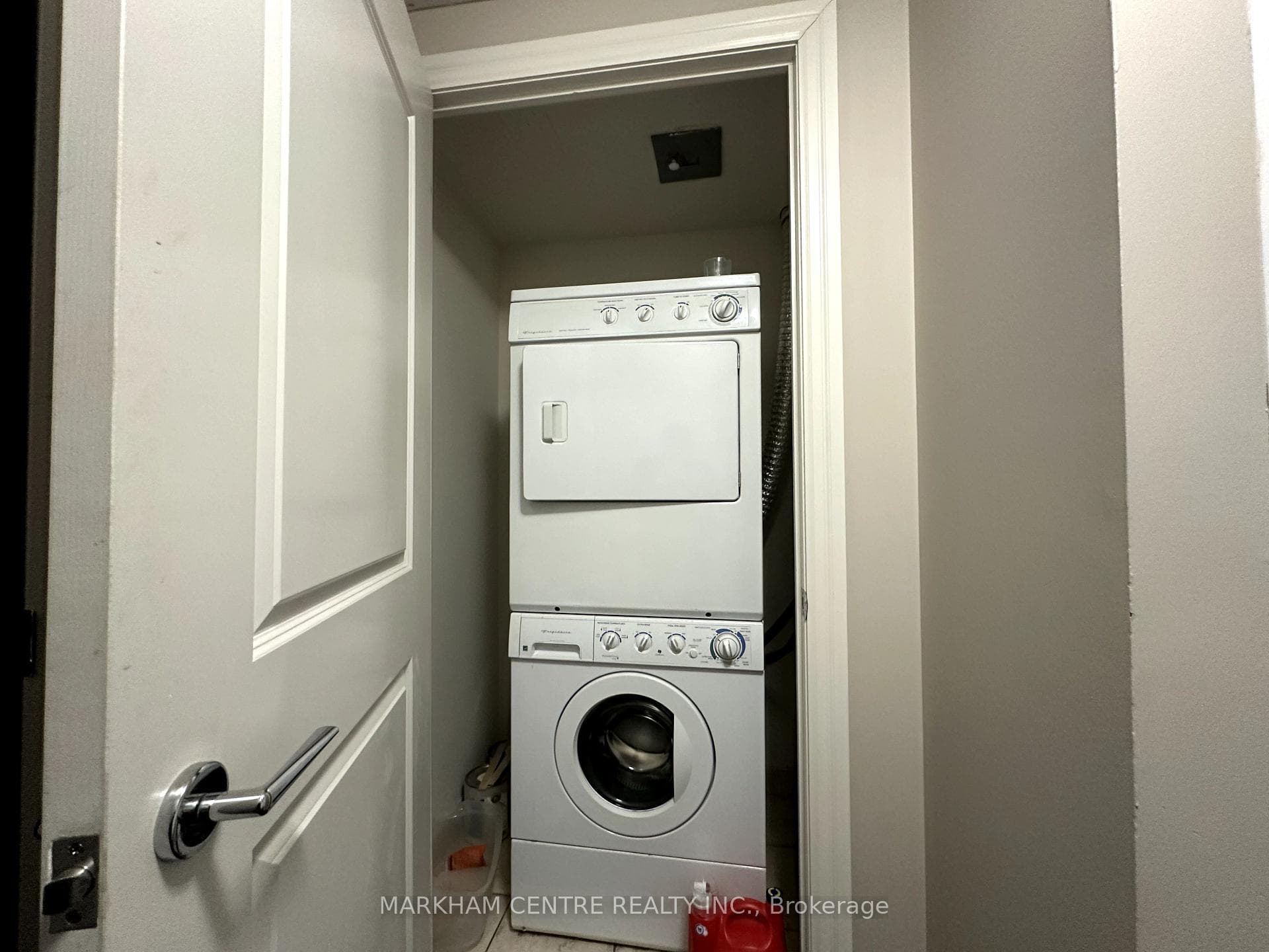 1 Upper Duke Crescent Unit 403 photo 12
