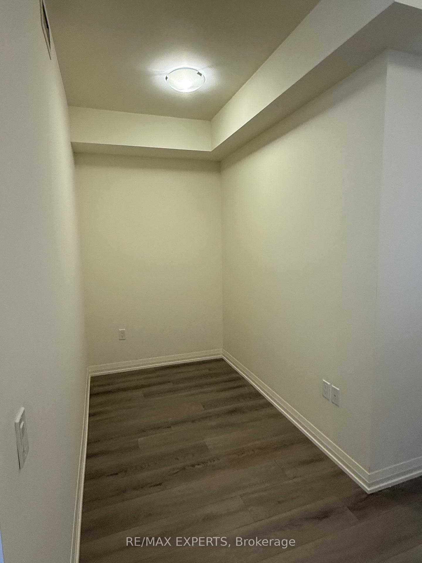 8960 Jane Street Unit 208 photo 8