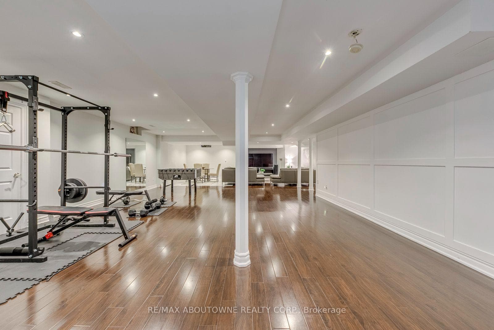2067 Helmsley Avenue photo 37