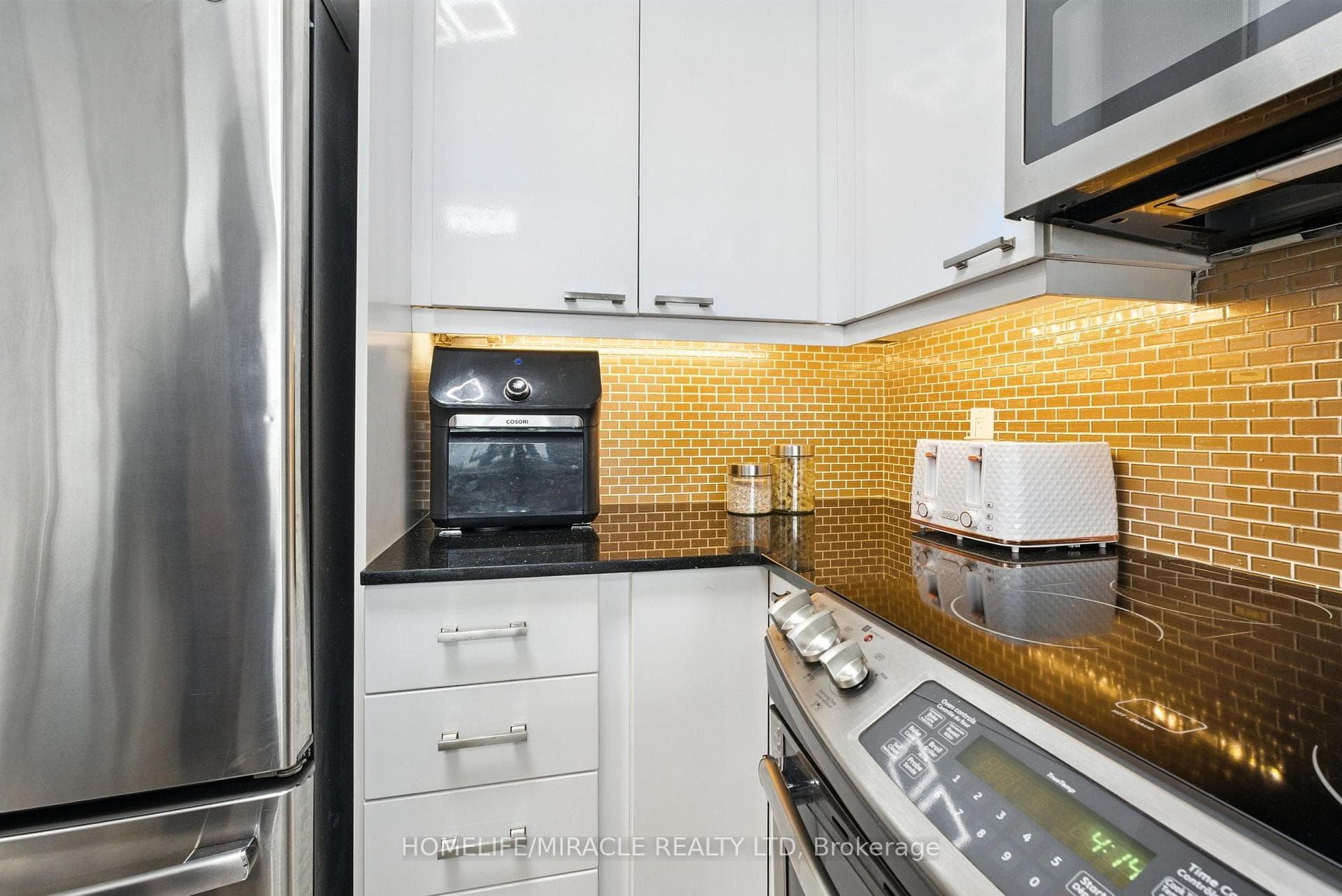 1328 Birchmount Road Unit 607 photo 11
