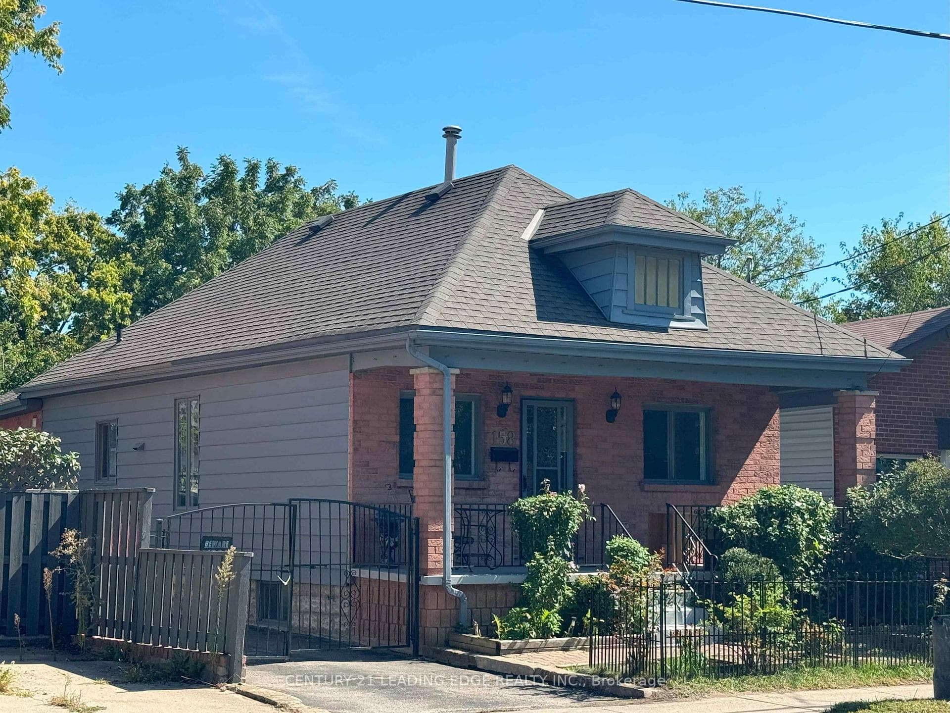 158 William Street photo 1
