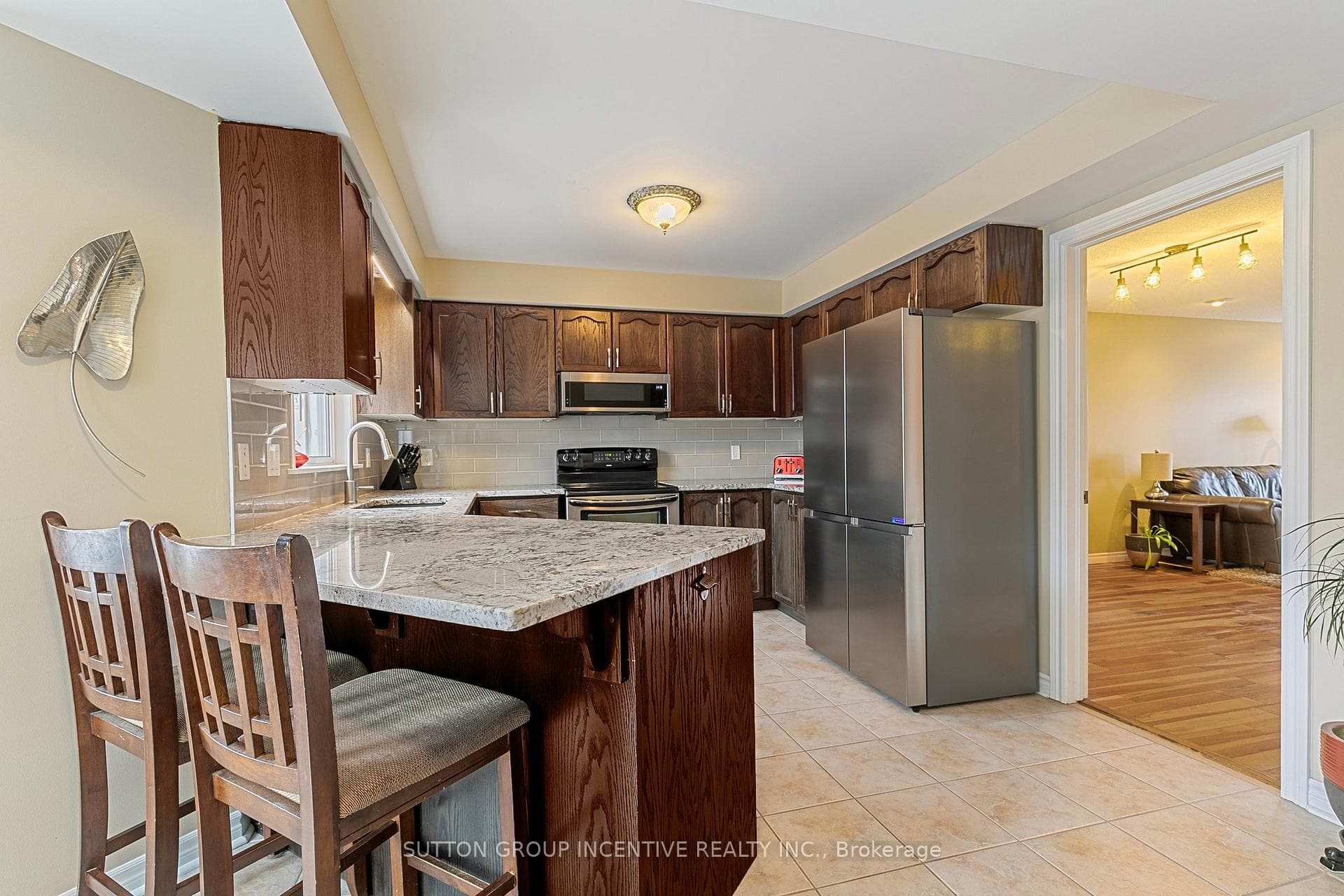 111 Violet Street photo 9