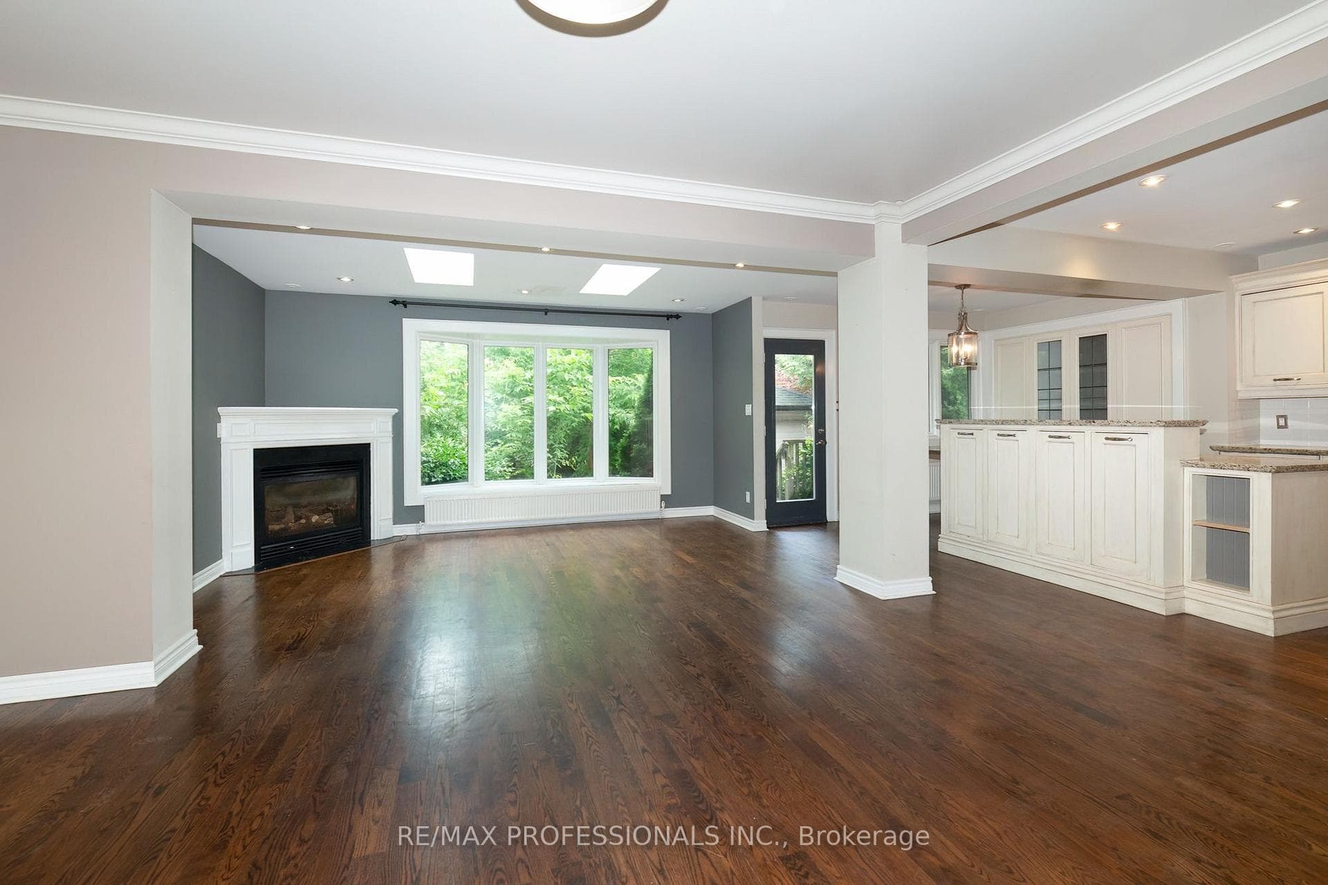 61 Grenview Boulevard photo 8