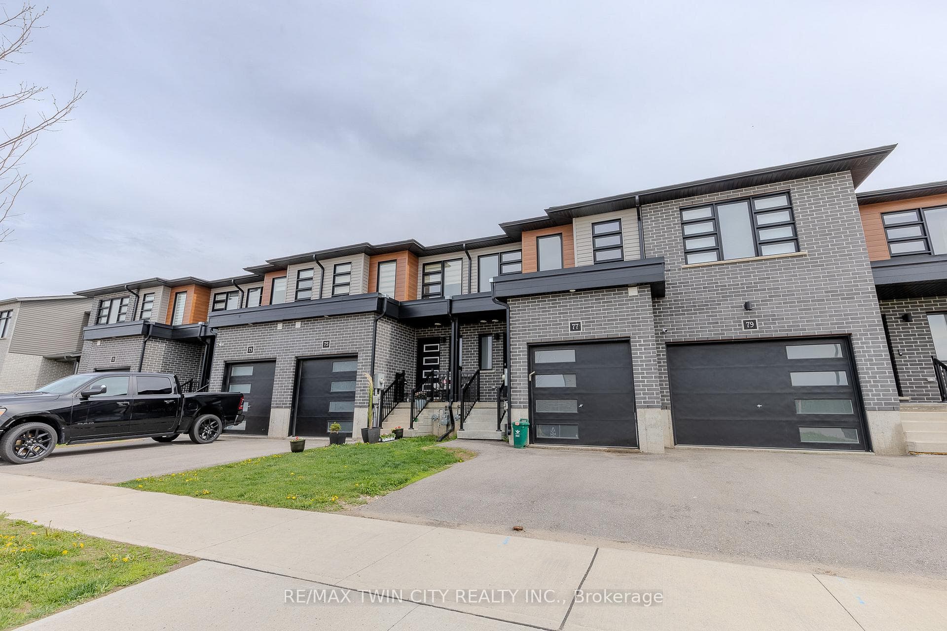 77 Wilkinson Avenue photo 2