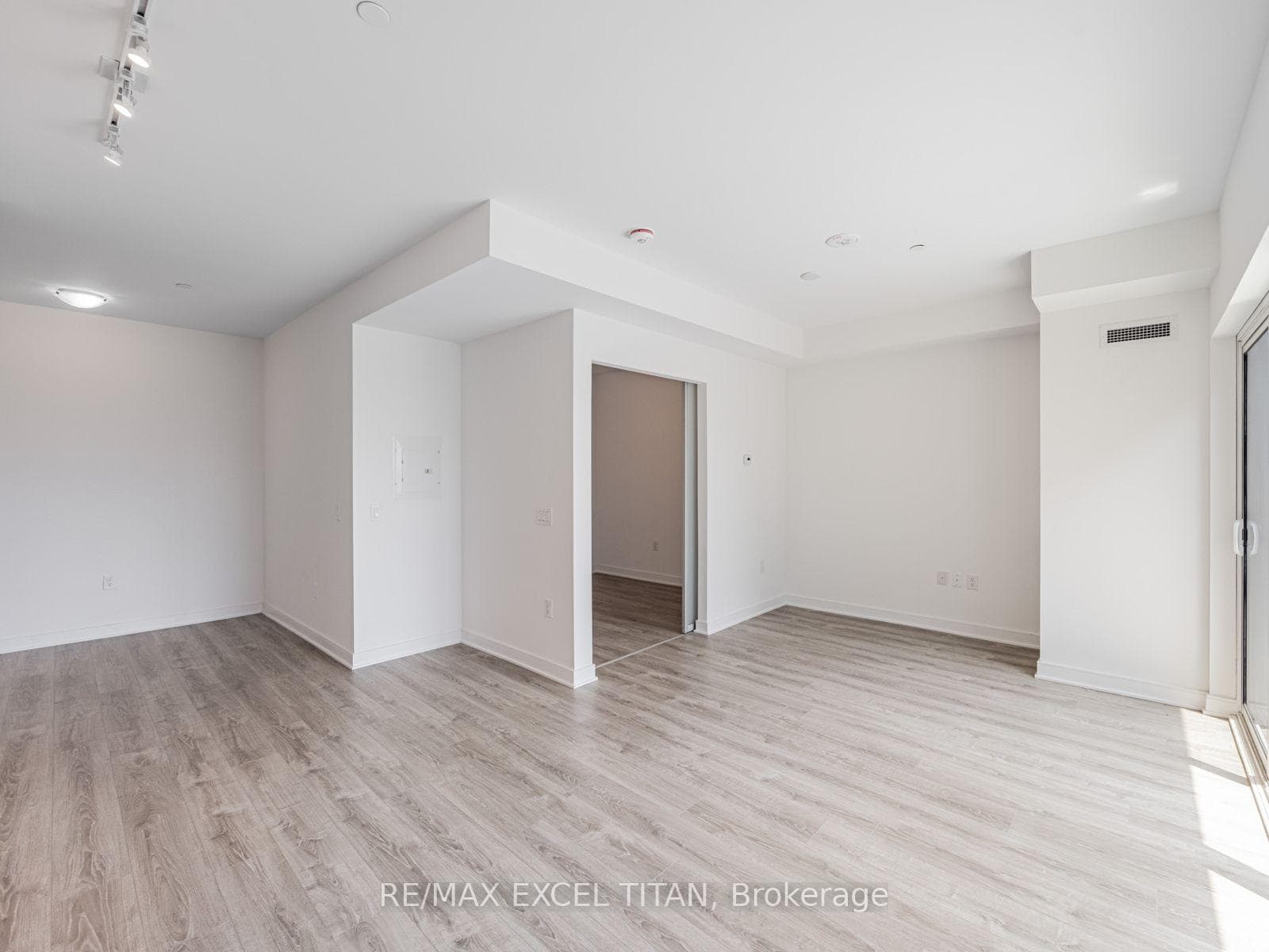 25 Neighbourhood Lane Unit 1012 photo 8