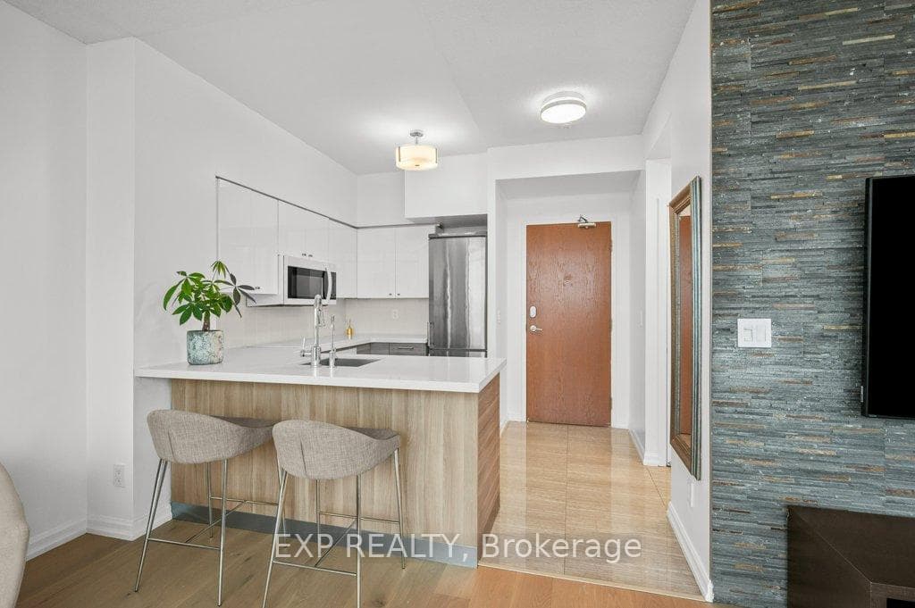219 Fort York Boulevard Unit 2902 photo 9
