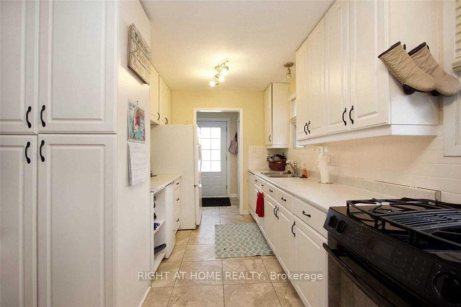 652 Annland Street photo 6