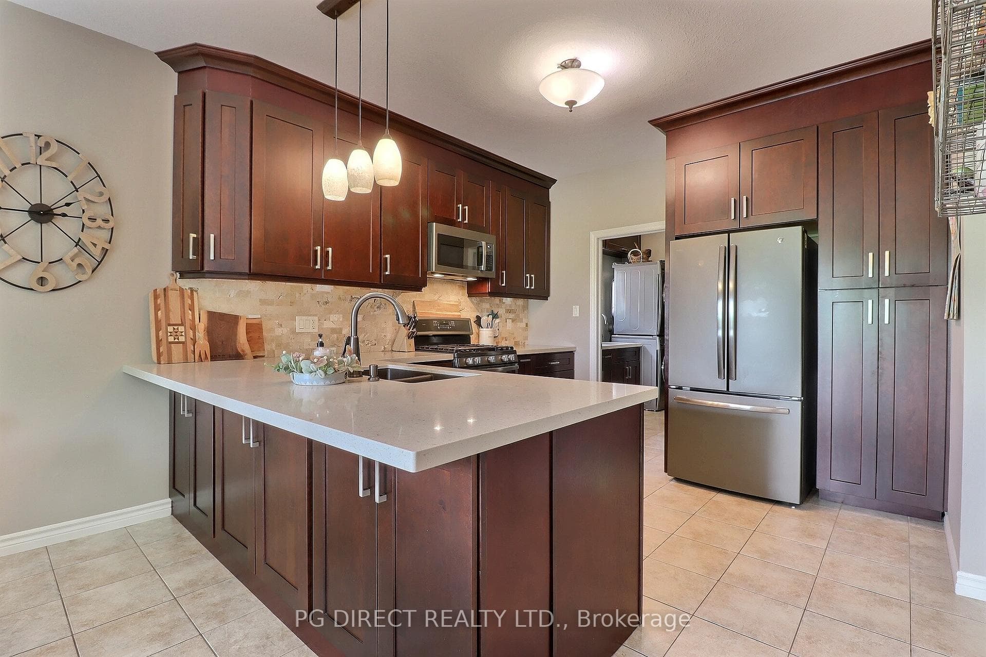 1040 Hanson Crescent photo 9
