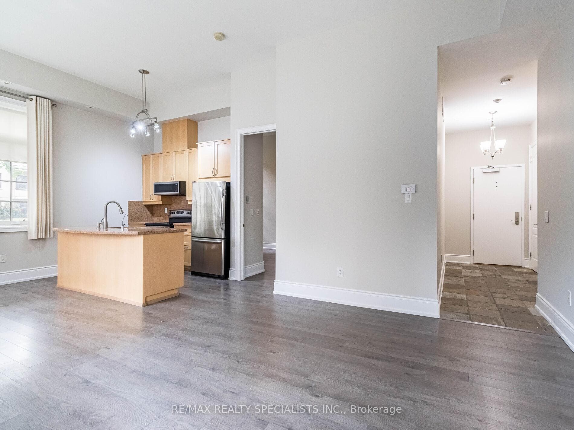 1111 Avenue Road Unit 102 photo 16