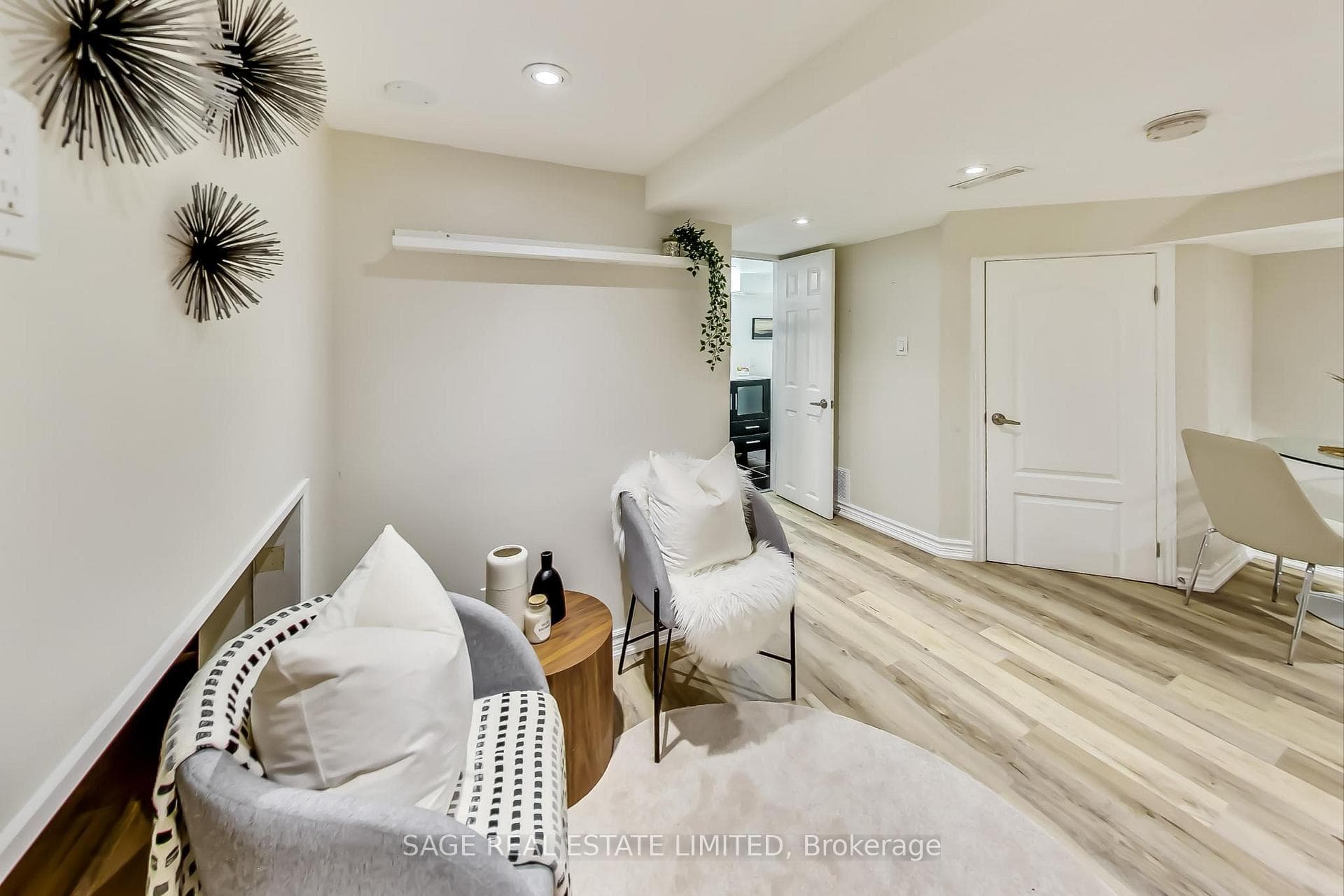 132 Rosewell Avenue photo 31
