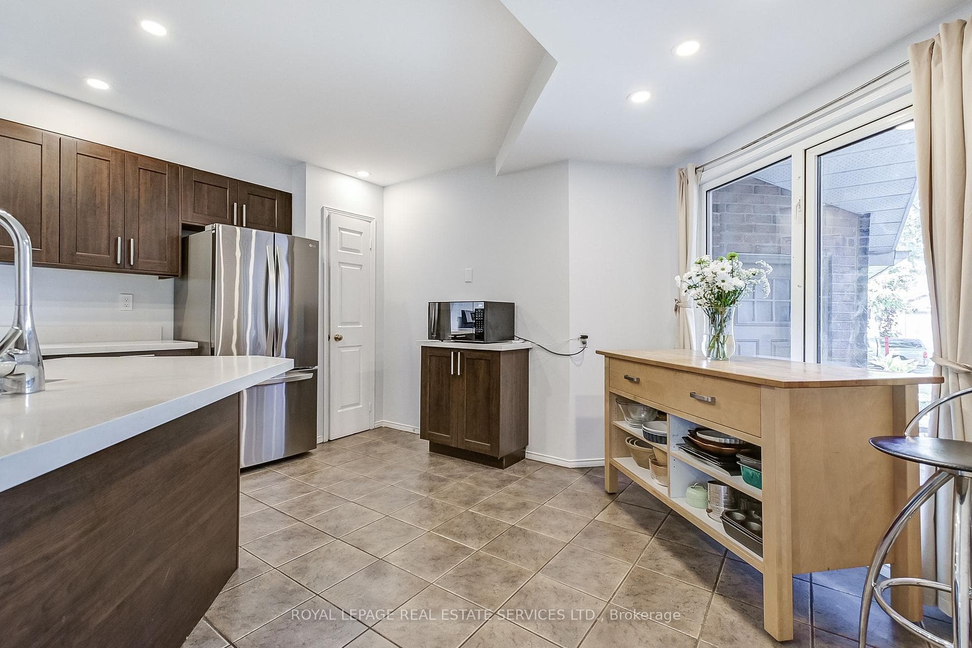 2785 Lindholm Crescent photo 6